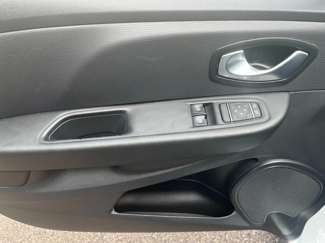 Renault Clio 4 (IV) PH2 | DCI 75 BUSINESS 1ERE MAIN FR SUIVI SOCIETE 2 PLACES EK008