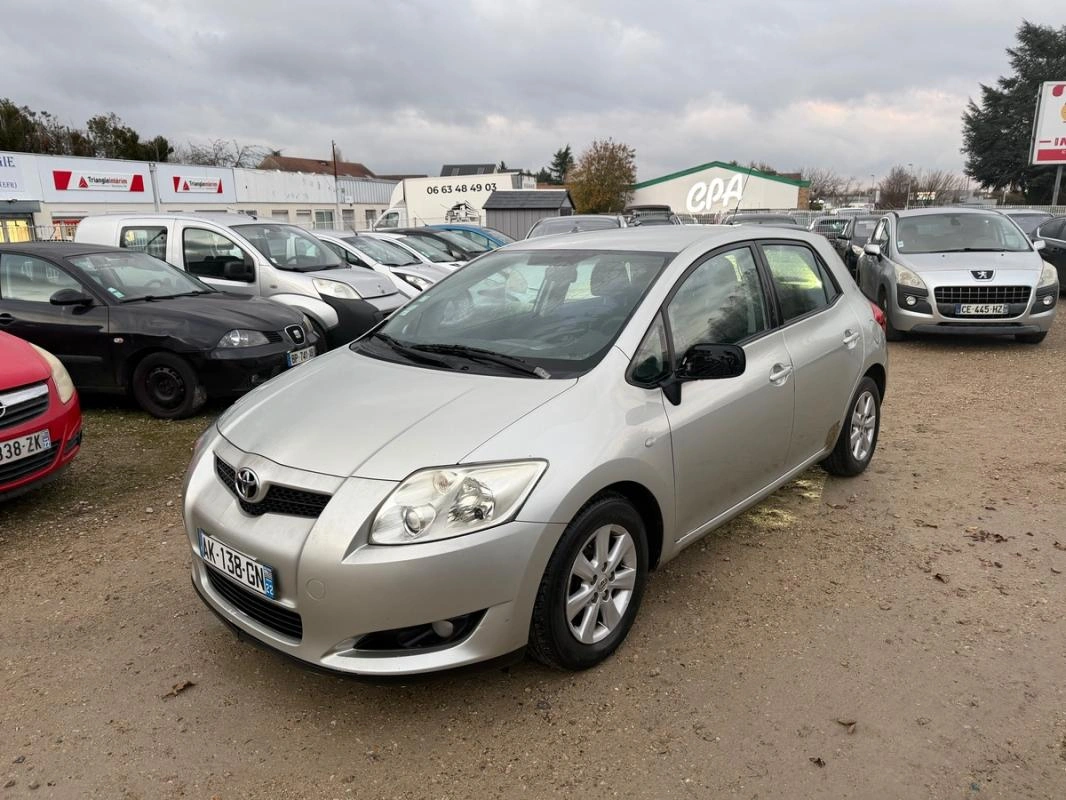 Toyota Auris 1.4 D-4D 90 CH REVISEE PREMIERE MAIN - 1ERE ET 3EME PASSENT MAL DEMARRE