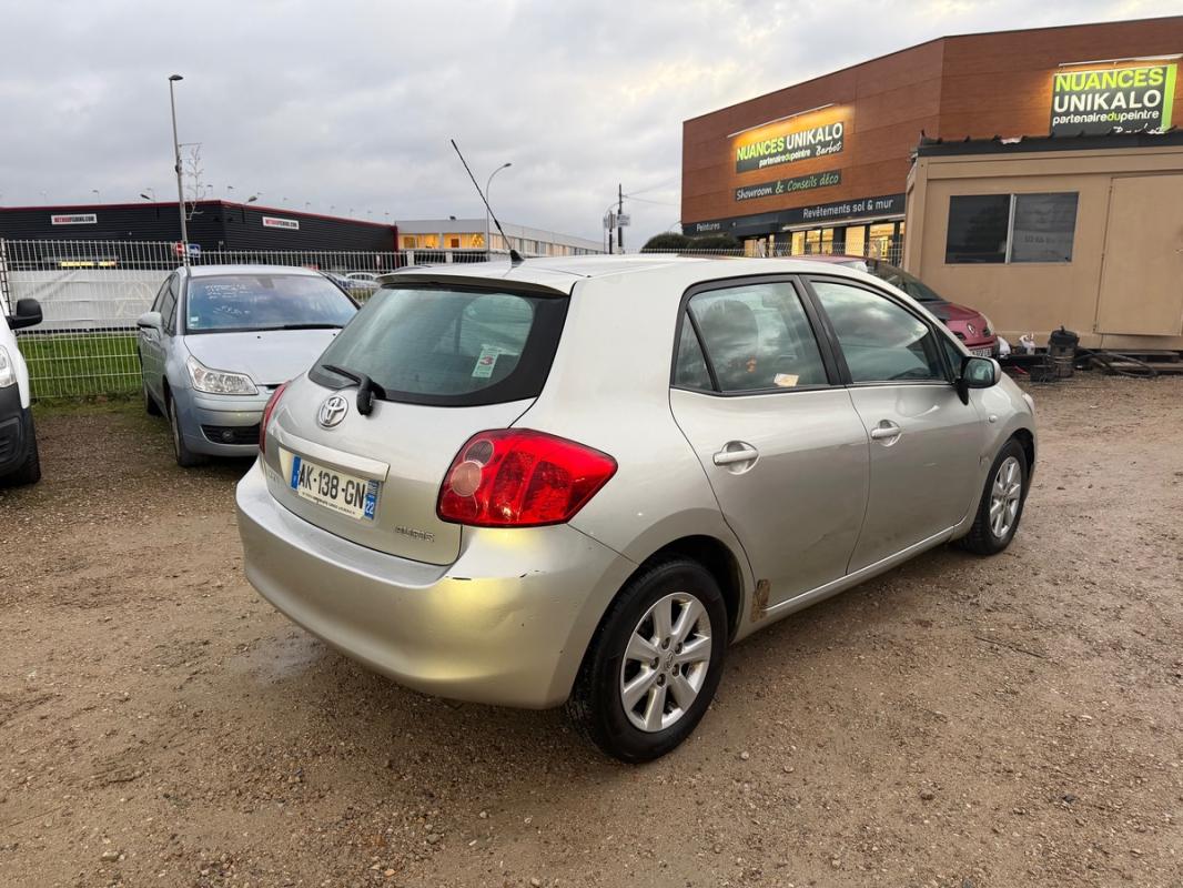 Toyota Auris 1.4 D-4D 90 CH REVISEE PREMIERE MAIN - 1ERE ET 3EME PASSENT MAL DEMARRE