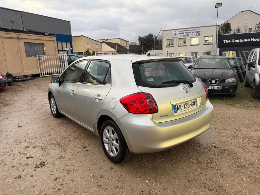 Toyota Auris 1.4 D-4D 90 CH REVISEE PREMIERE MAIN - 1ERE ET 3EME PASSENT MAL DEMARRE