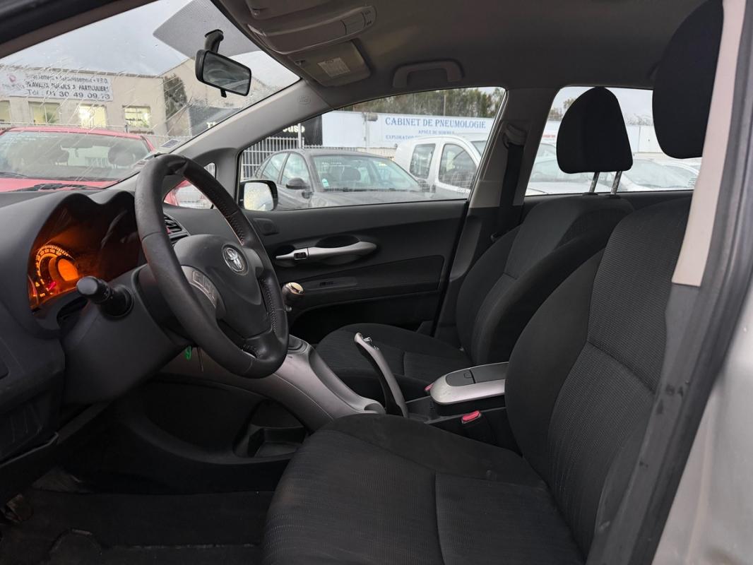 Toyota Auris 1.4 D-4D 90 CH REVISEE PREMIERE MAIN - 1ERE ET 3EME PASSENT MAL DEMARRE