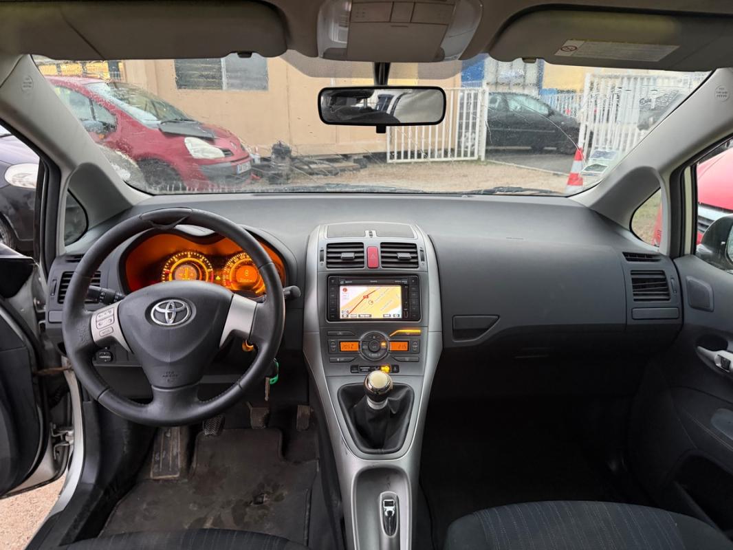 Toyota Auris 1.4 D-4D 90 CH REVISEE PREMIERE MAIN - 1ERE ET 3EME PASSENT MAL DEMARRE