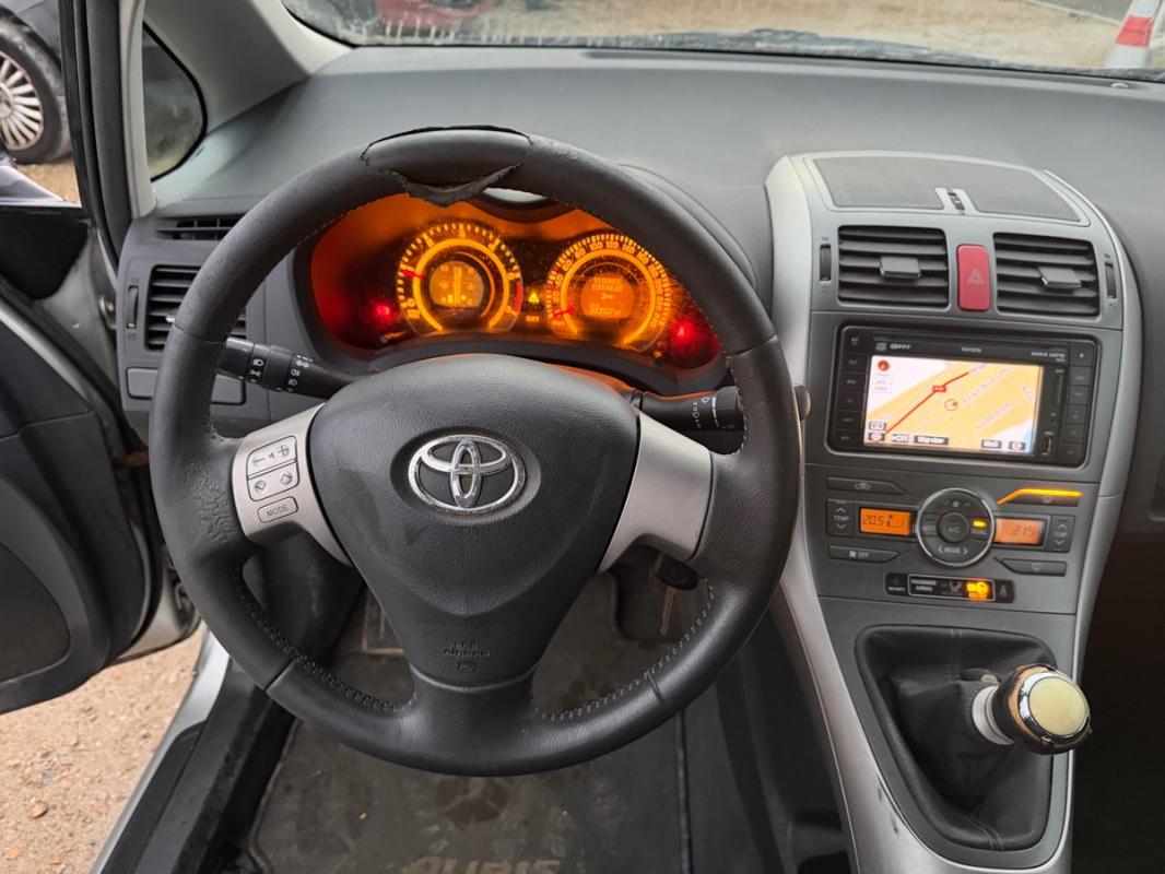 Toyota Auris 1.4 D-4D 90 CH REVISEE PREMIERE MAIN - 1ERE ET 3EME PASSENT MAL DEMARRE