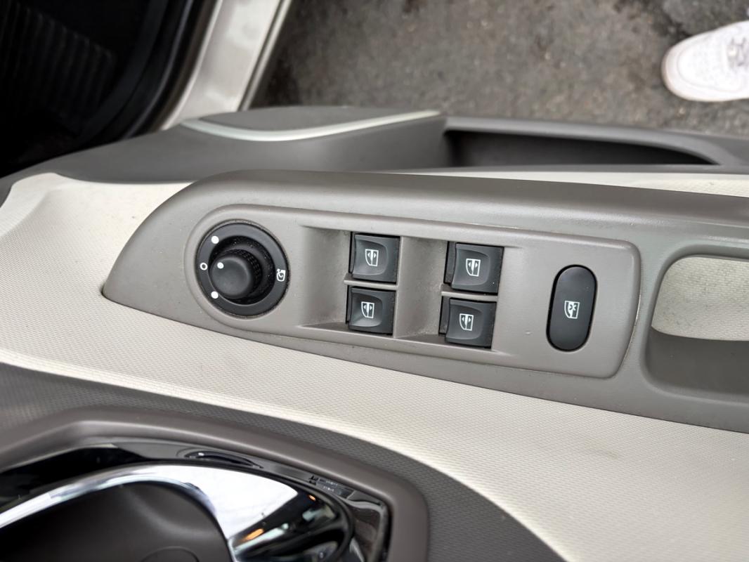 Renault Captur BOITE AUTO 148000km GPS BLUETOOTH RADARS RÉGULATEUR USB AUXI CHAÎNE DE DISTRIBUTION