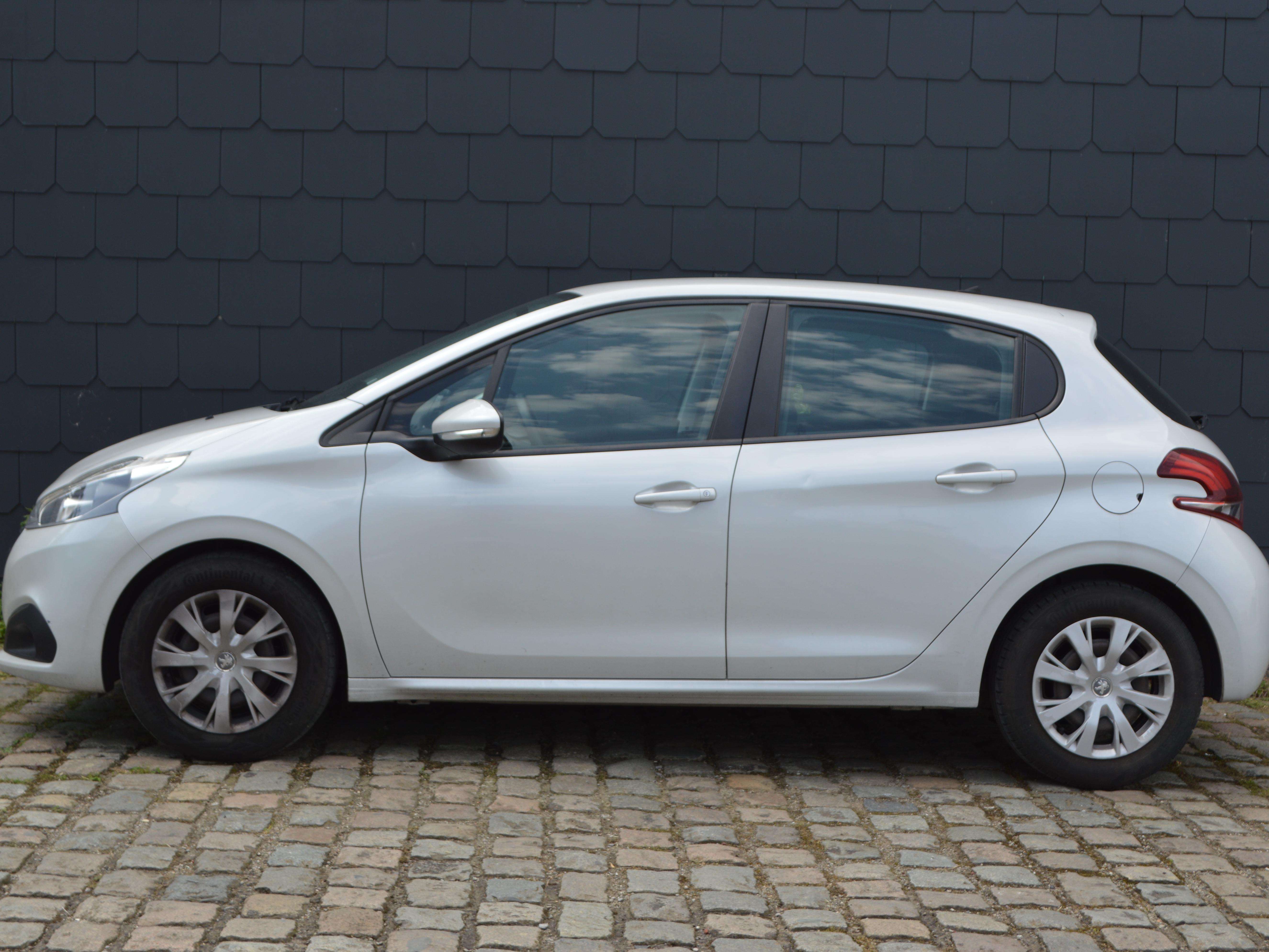 Peugeot 208 208 1.6 BlueHDi Allure CARNET CARPASS NAVI SENSOR
