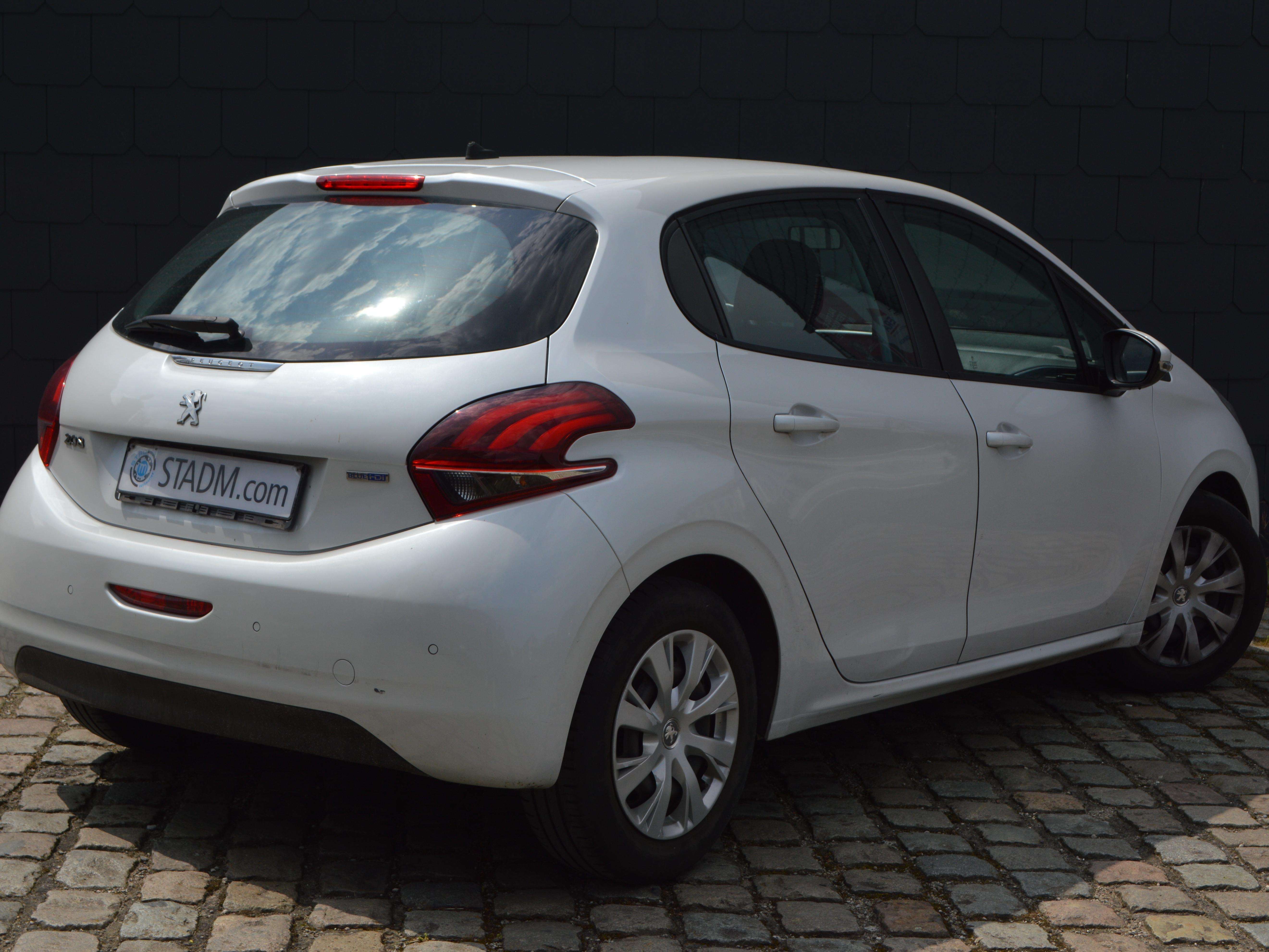 Peugeot 208 208 1.6 BlueHDi Allure CARNET CARPASS NAVI SENSOR