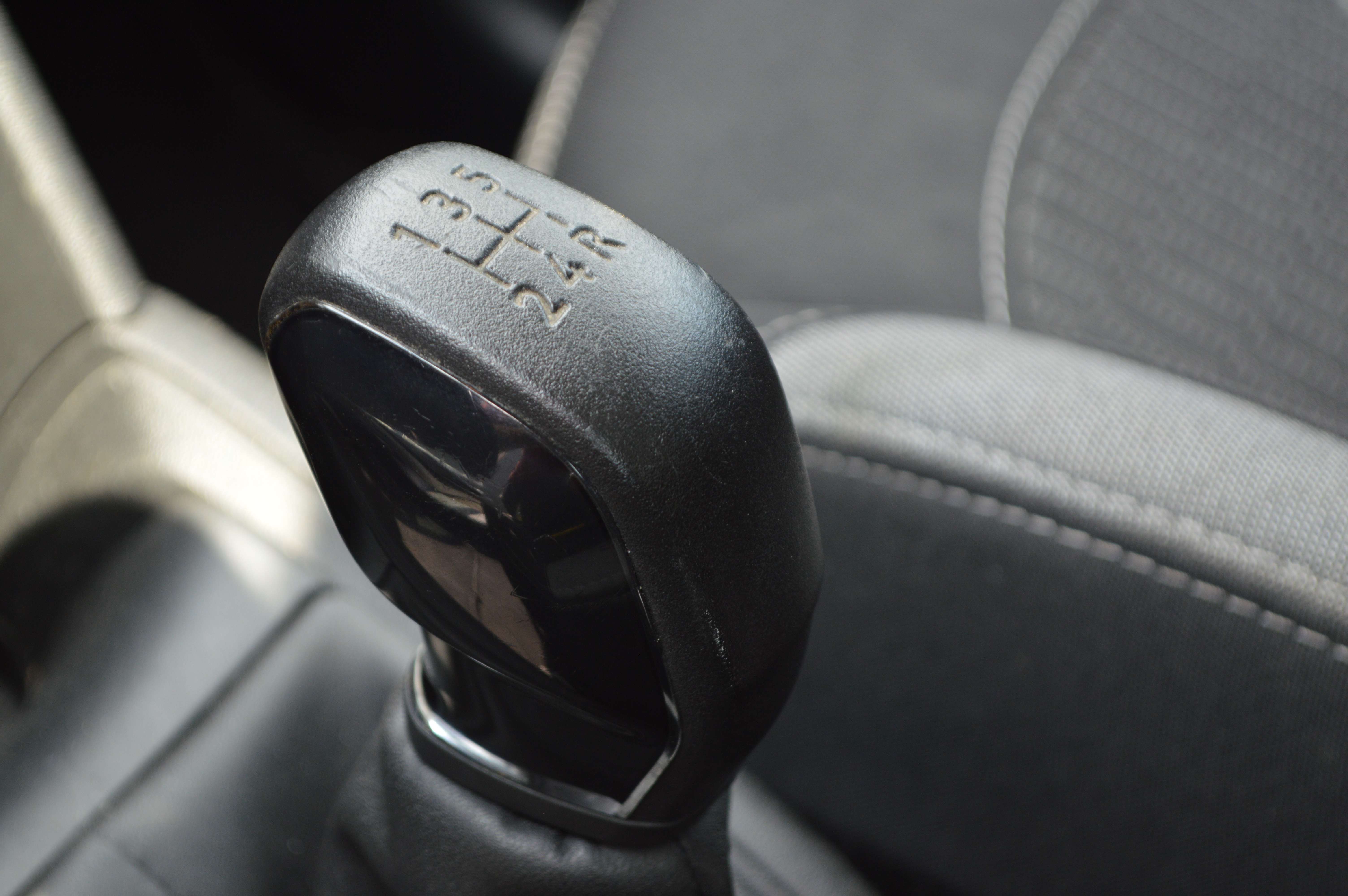 Peugeot 208 208 1.6 BlueHDi Allure CARNET CARPASS NAVI SENSOR