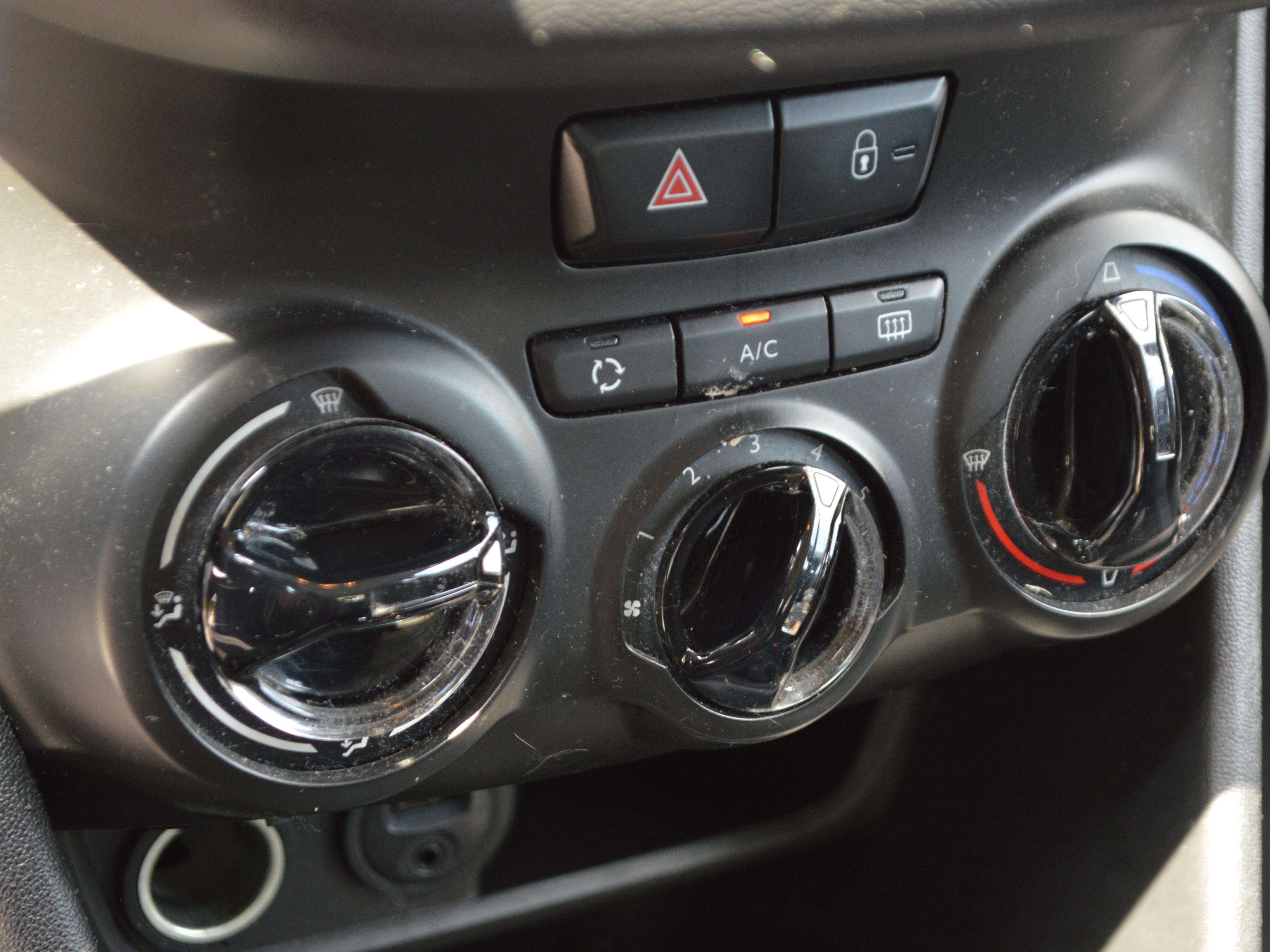 Peugeot 208 208 1.6 BlueHDi Allure CARNET CARPASS NAVI SENSOR