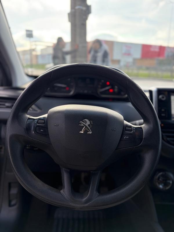 Peugeot 208 2017 1.6L HDI GPS BLUETOOTH RÉGULATEUR PAYEE EN 3 FOIS