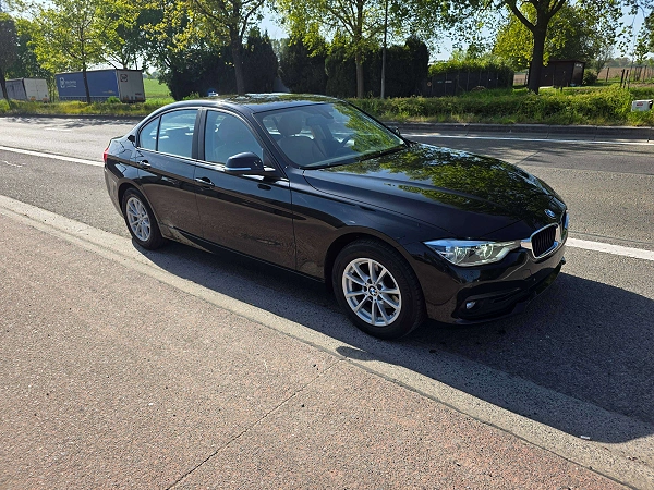 BMW 318 i 1°EIG. IN ZEER GOEDE STAAT MET VEEL OPTIES !!