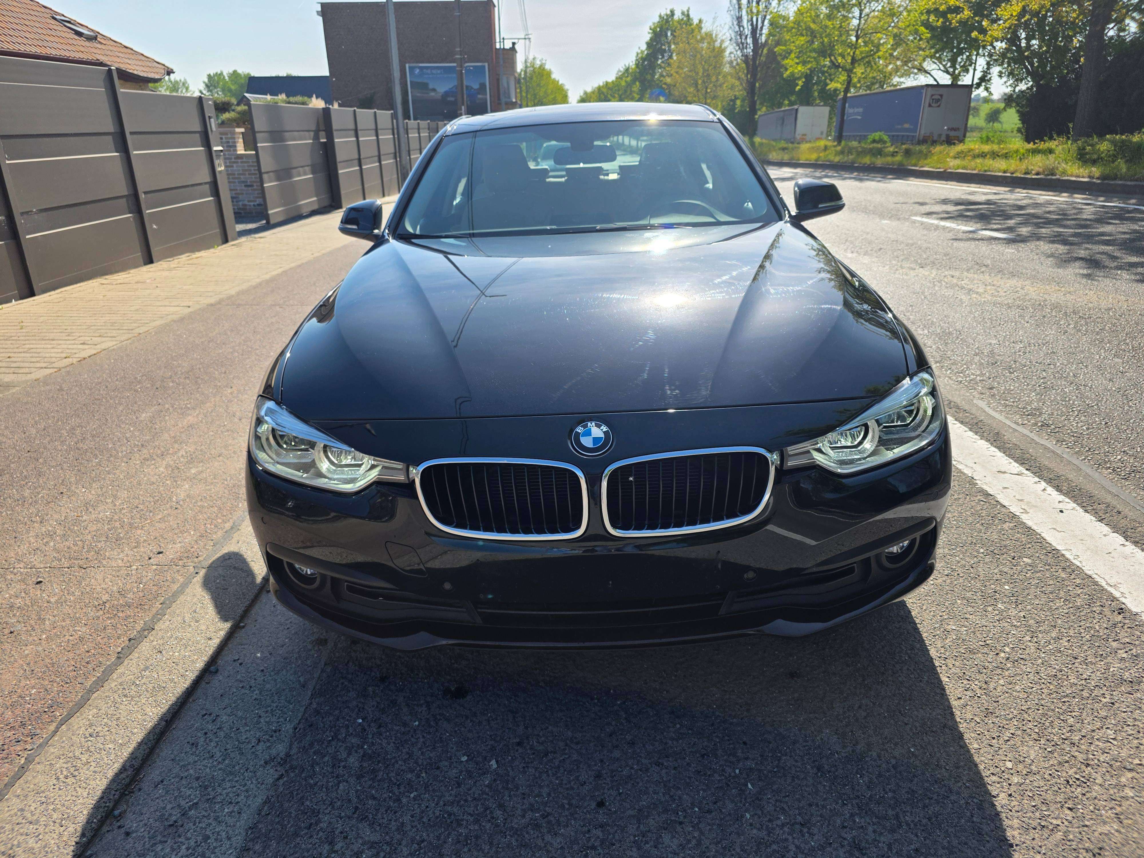 BMW 318 i 1°EIG. IN ZEER GOEDE STAAT MET VEEL OPTIES !!