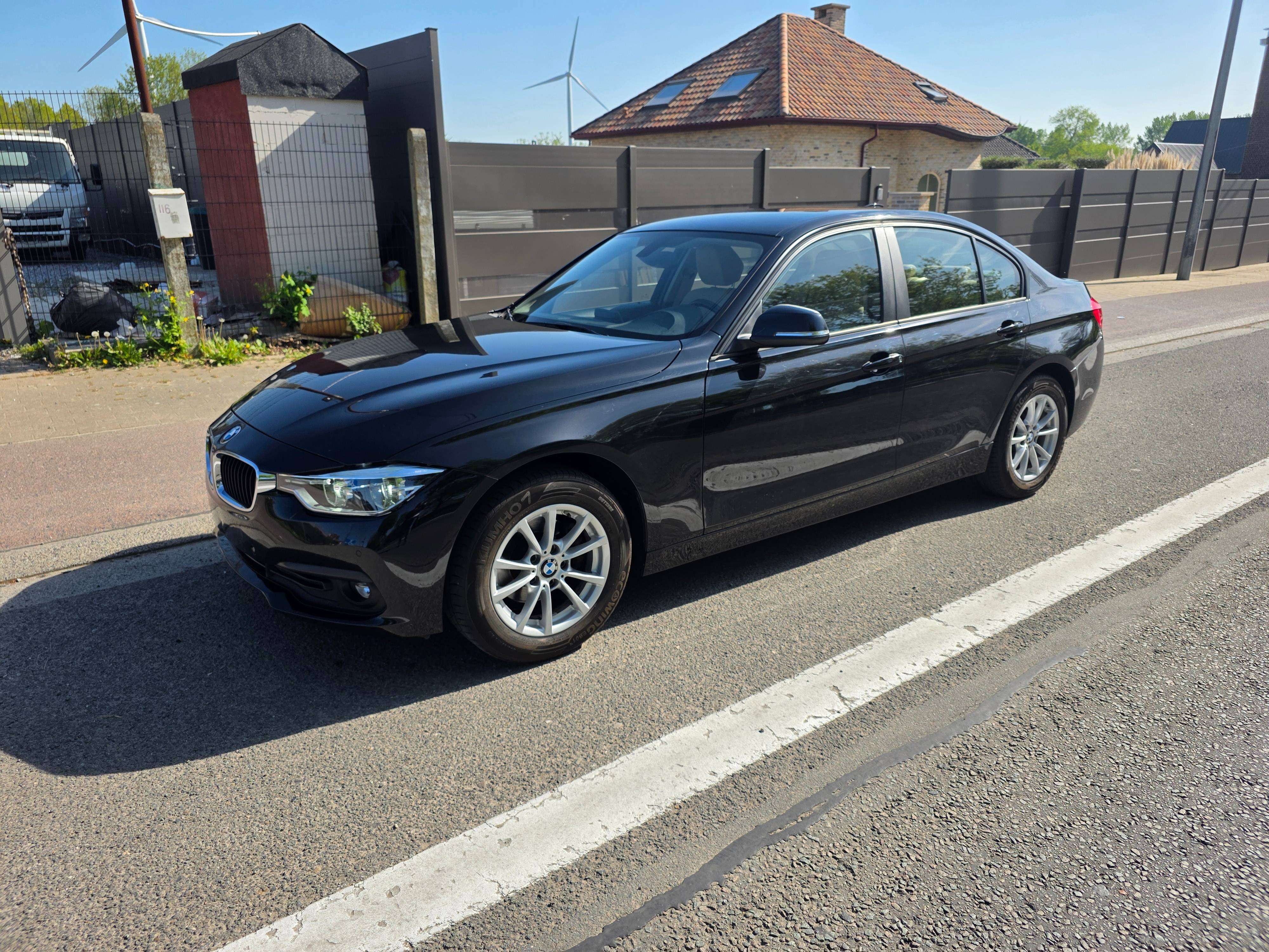 BMW 318 i 1°EIG. IN ZEER GOEDE STAAT MET VEEL OPTIES !!