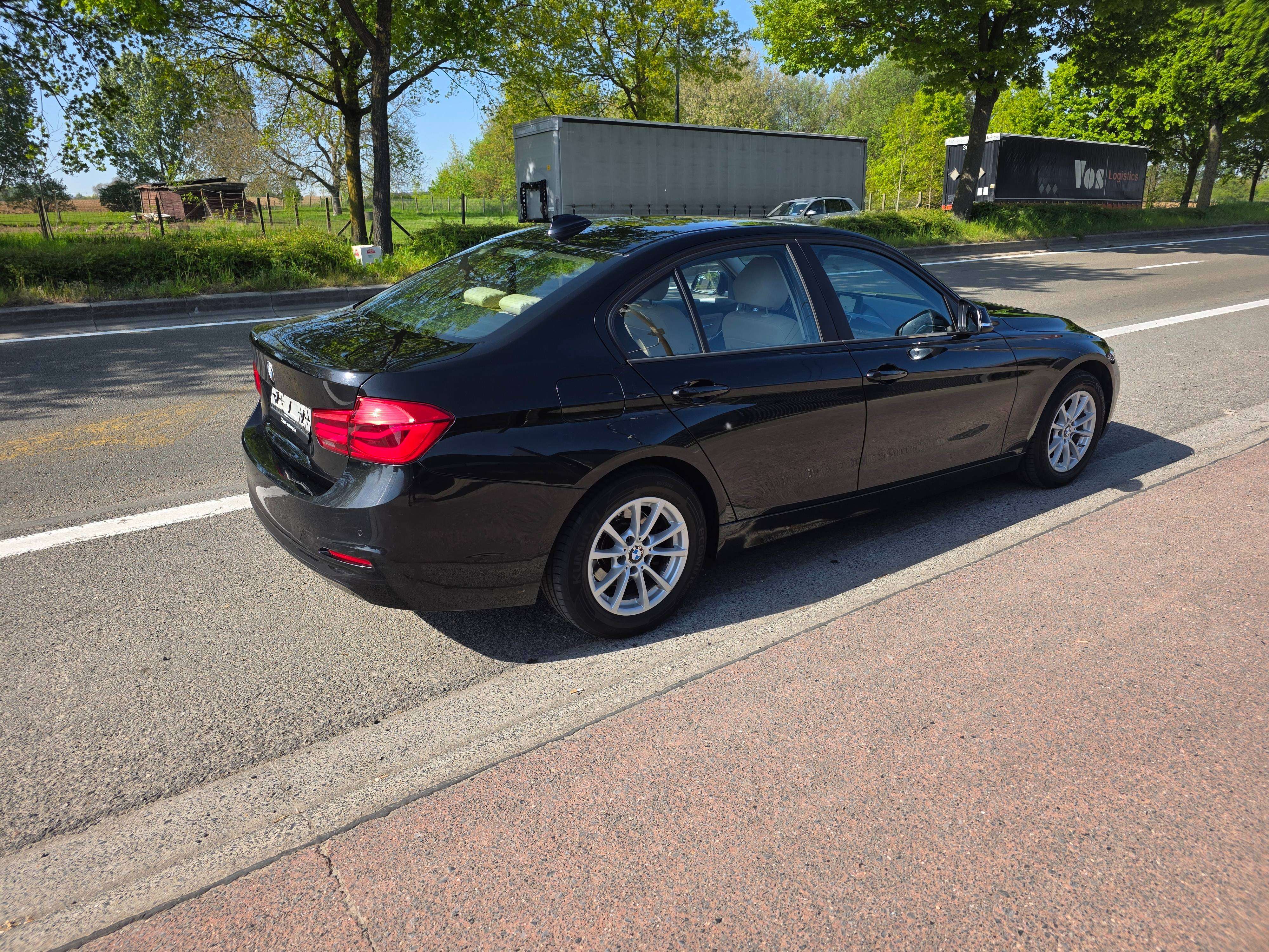 BMW 318 i 1°EIG. IN ZEER GOEDE STAAT MET VEEL OPTIES !!