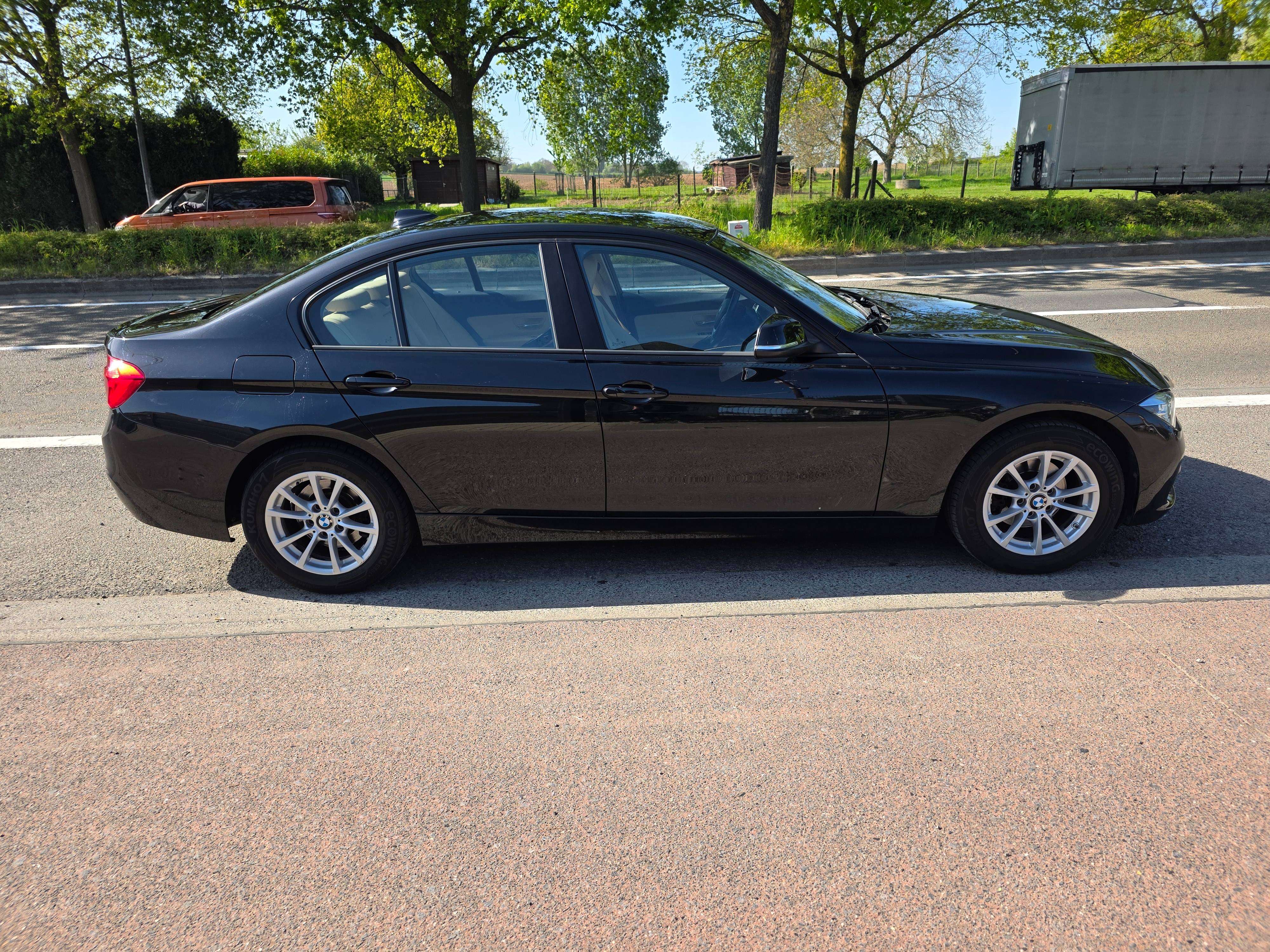 BMW 318 i 1°EIG. IN ZEER GOEDE STAAT MET VEEL OPTIES !!