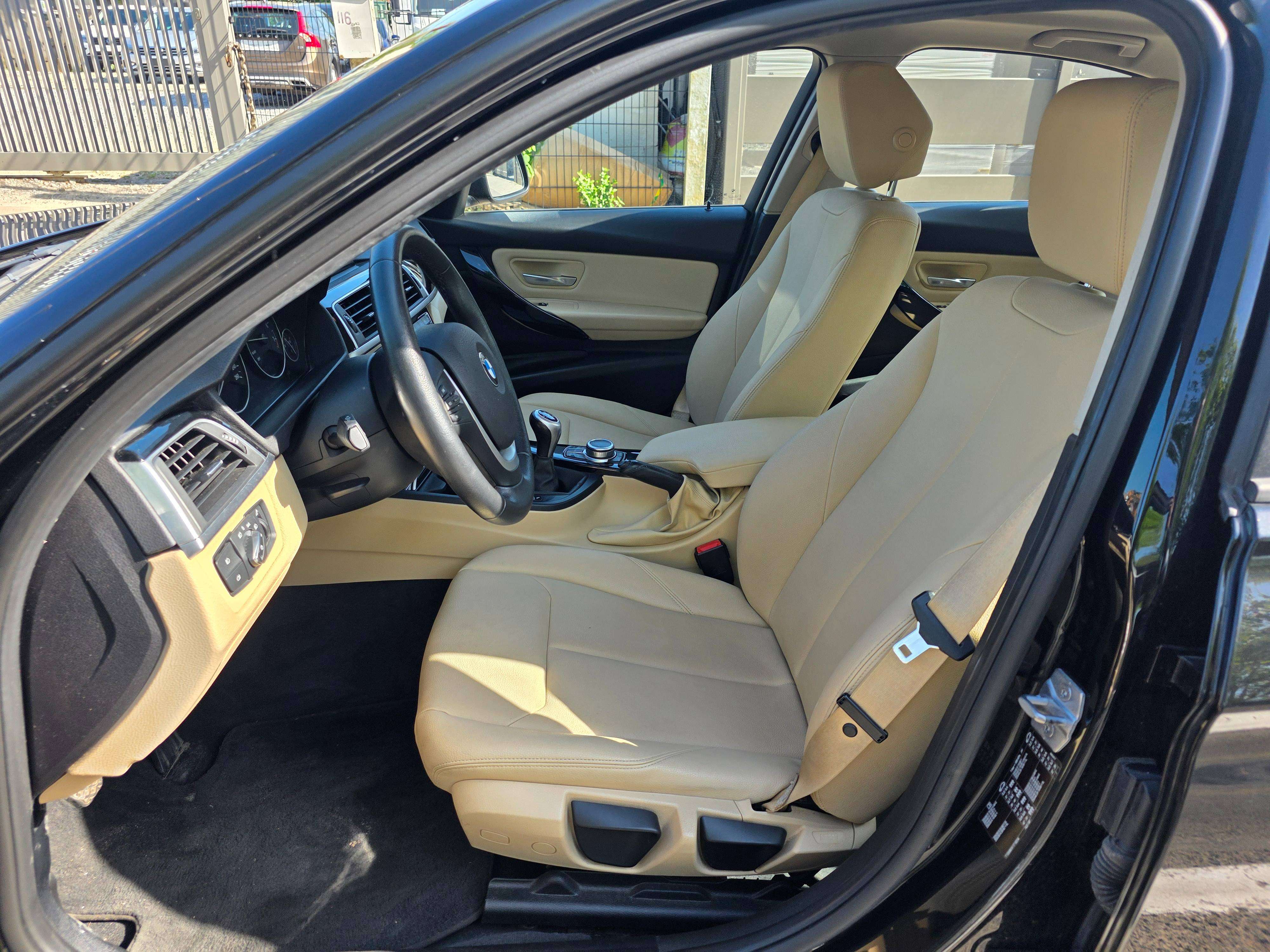 BMW 318 i 1°EIG. IN ZEER GOEDE STAAT MET VEEL OPTIES !!