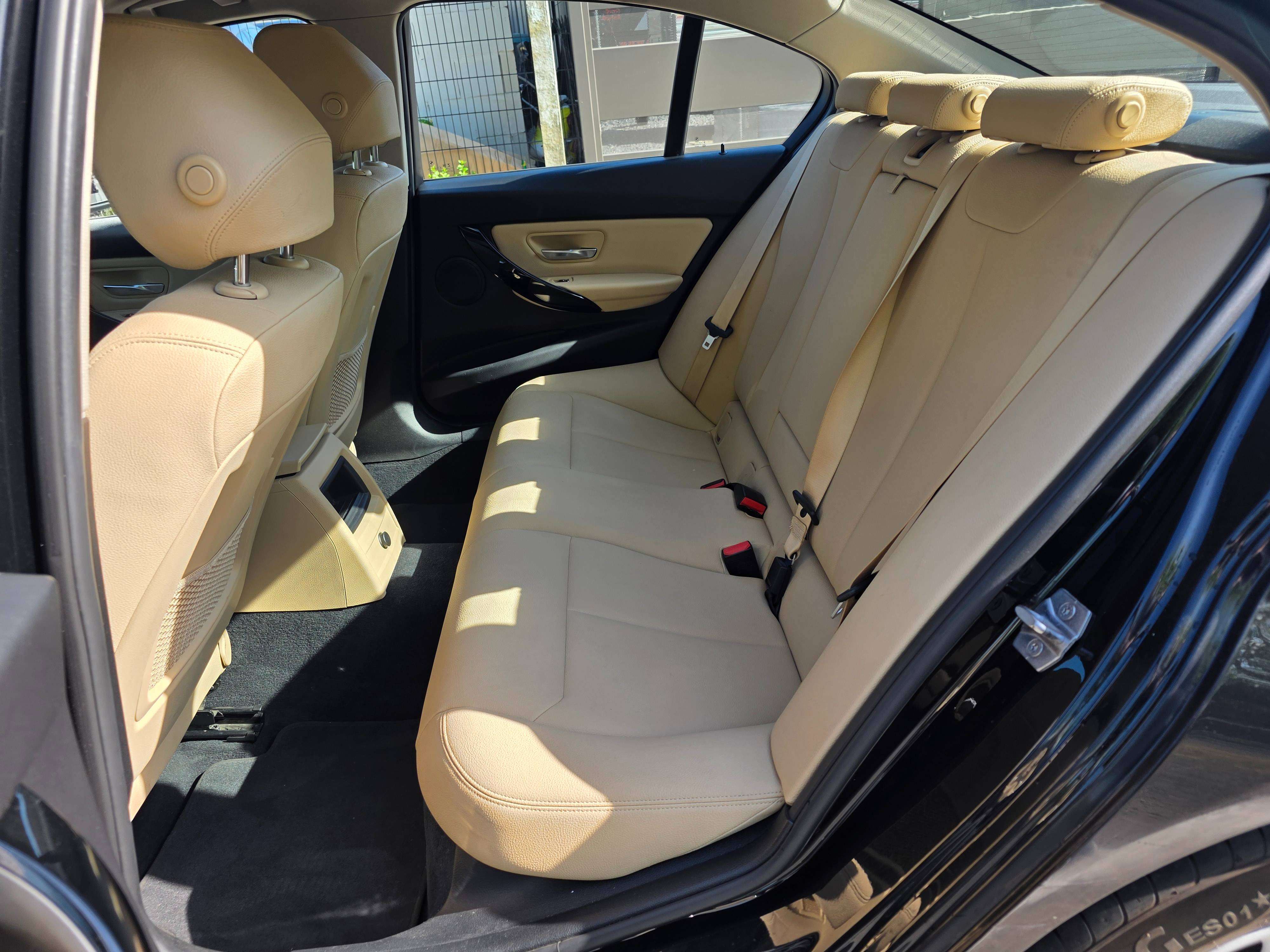 BMW 318 i 1°EIG. IN ZEER GOEDE STAAT MET VEEL OPTIES !!