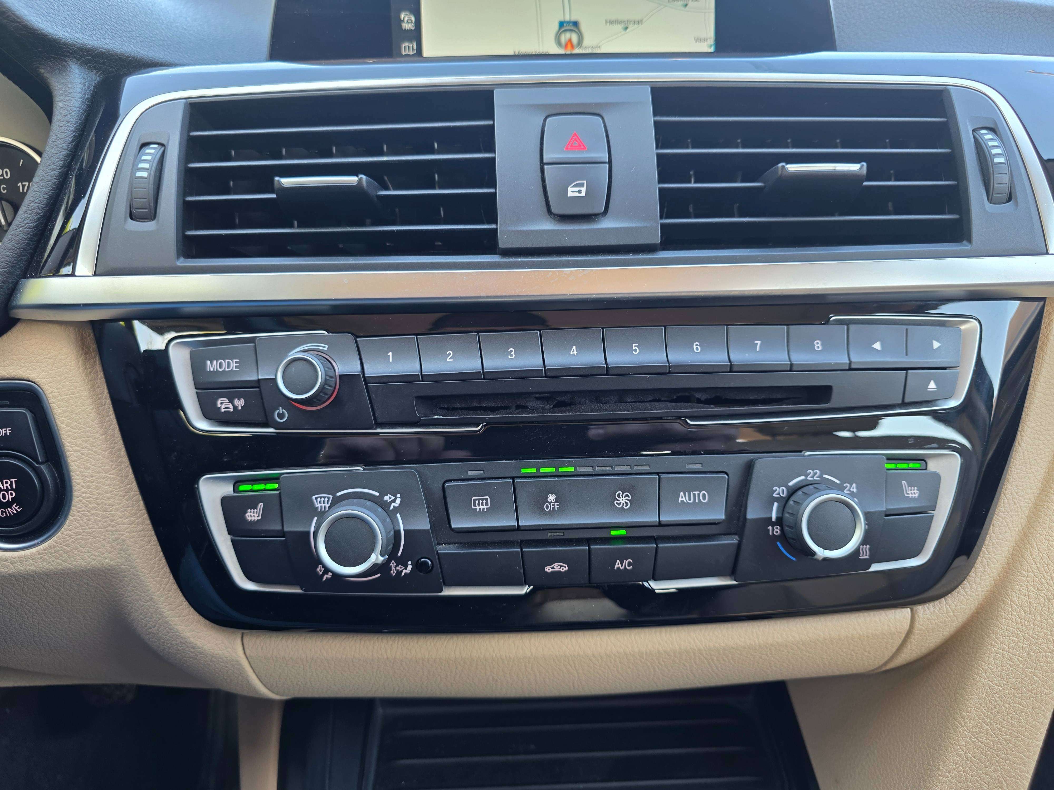 BMW 318 i 1°EIG. IN ZEER GOEDE STAAT MET VEEL OPTIES !!
