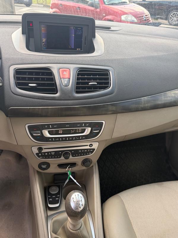 Renault Fluence 1.5l DCIPRIVILÈGE SUIVI D ENTRETIENT GPS SEMI CUIR RADAR PAYEMENT EN 3FOIS