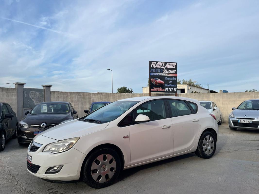 Opel Astra 1.7L CDTI 110 CH CRIT'AIR 2 TRÈS PROPRE | ENTIÈREMENT RÉVISÉE & GARANTIE
