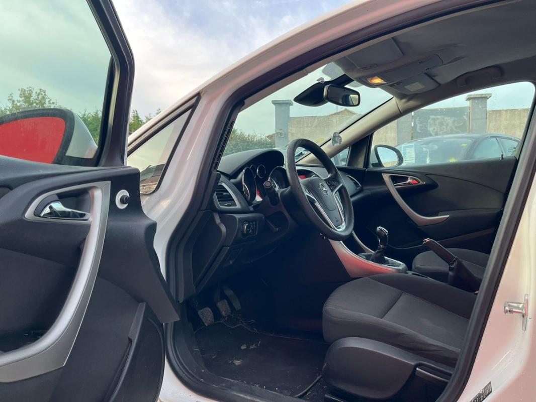 Opel Astra 1.7L CDTI 110 CH CRIT'AIR 2 TRÈS PROPRE | ENTIÈREMENT RÉVISÉE & GARANTIE