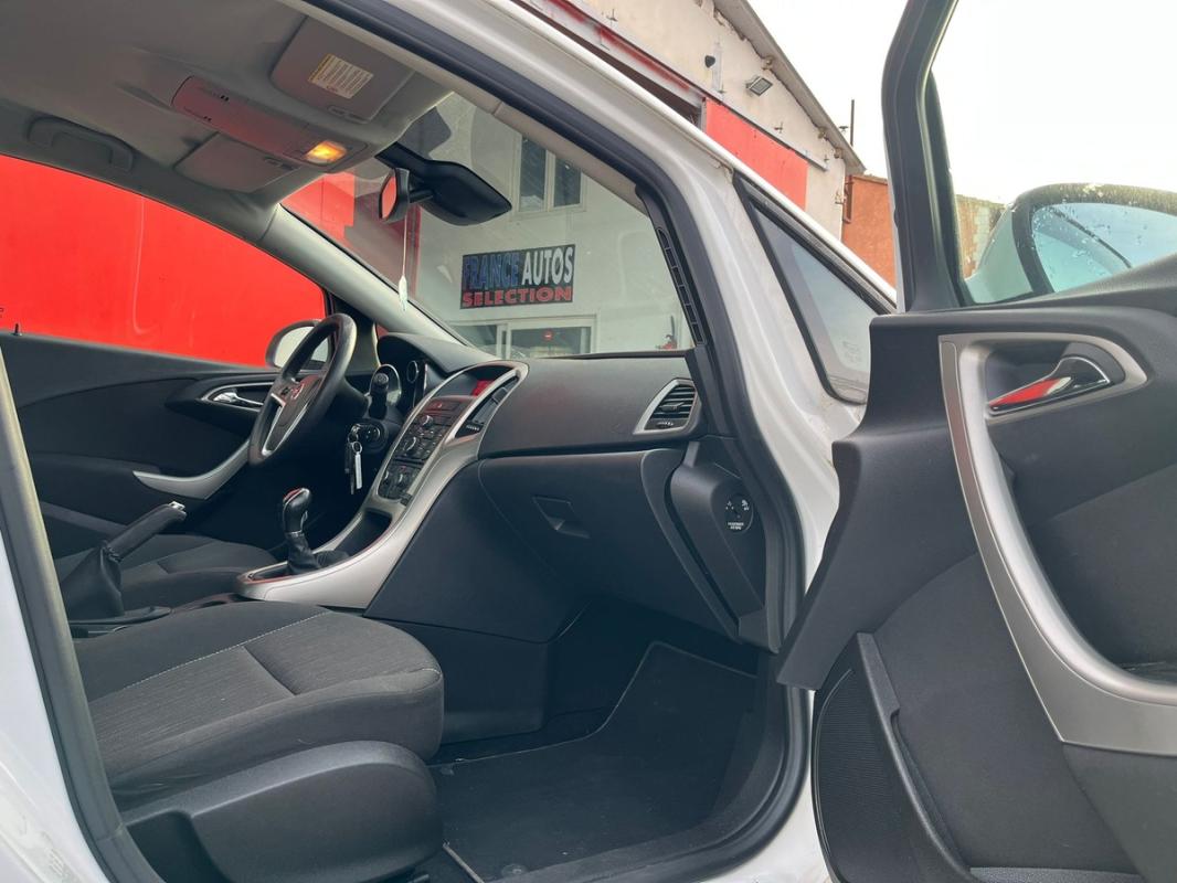 Opel Astra 1.7L CDTI 110 CH CRIT'AIR 2 TRÈS PROPRE | ENTIÈREMENT RÉVISÉE & GARANTIE