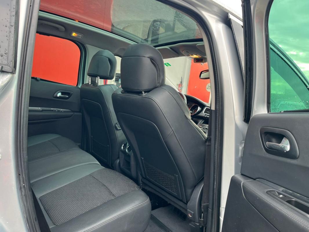 Peugeot 3008 1.6L HDI 120 CH TOIT PANORAMIQUE ENTIÈREMENT RÉVISÉE ET GARANTIE 12 MOIS EN EUROPE