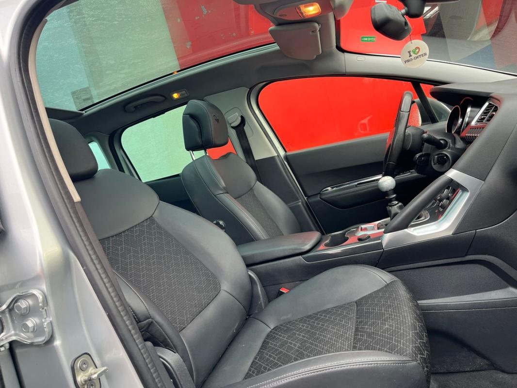 Peugeot 3008 1.6L HDI 120 CH TOIT PANORAMIQUE ENTIÈREMENT RÉVISÉE ET GARANTIE 12 MOIS EN EUROPE