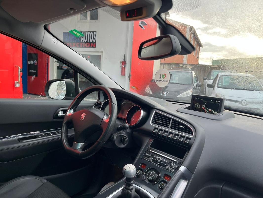 Peugeot 3008 1.6L HDI 120 CH TOIT PANORAMIQUE ENTIÈREMENT RÉVISÉE ET GARANTIE 12 MOIS EN EUROPE