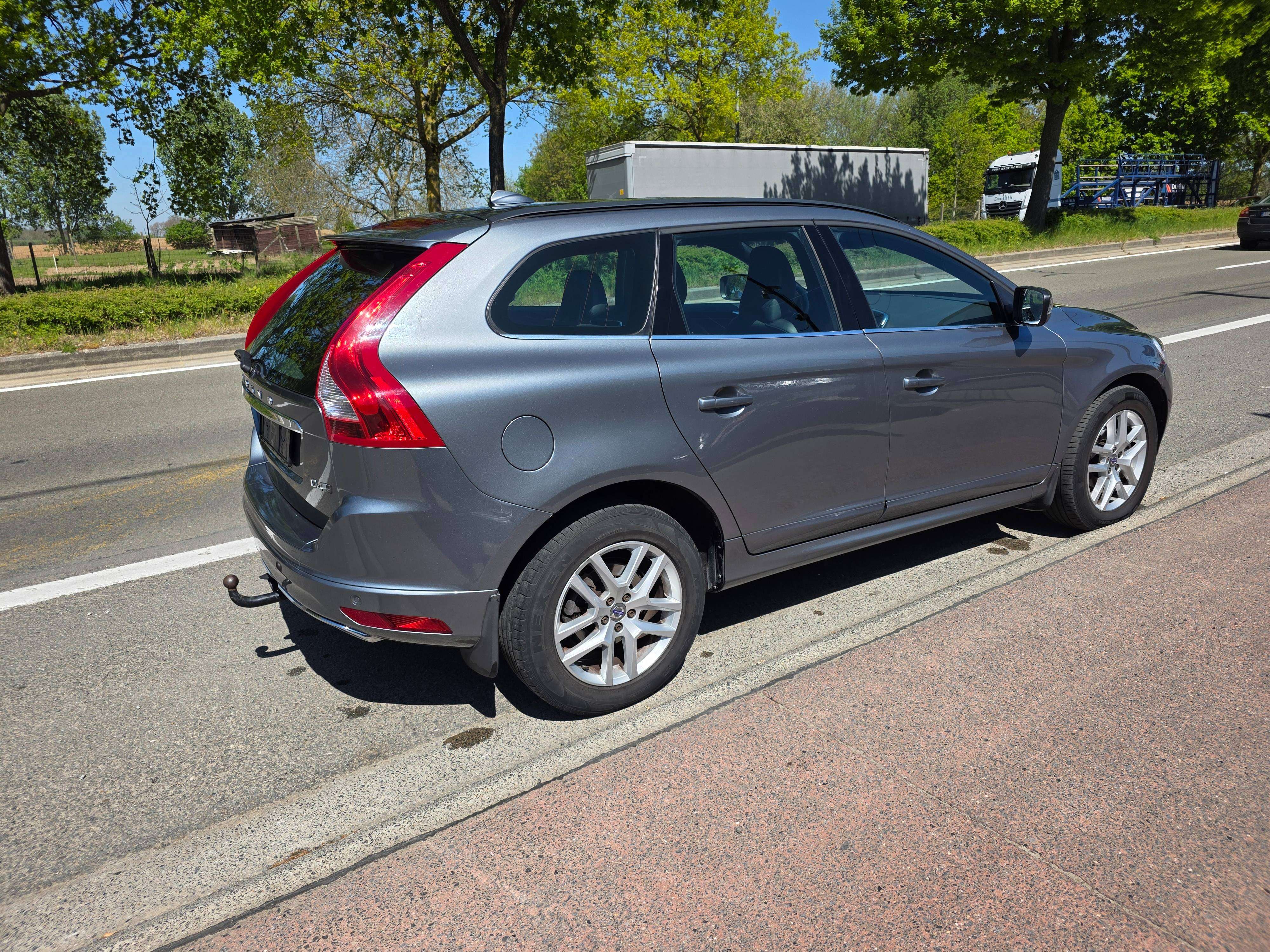 Volvo XC60 2.4 D4 4WD Geartronic 1°EIG. PERFECTE STAAT MET VEEL OPTIES !!