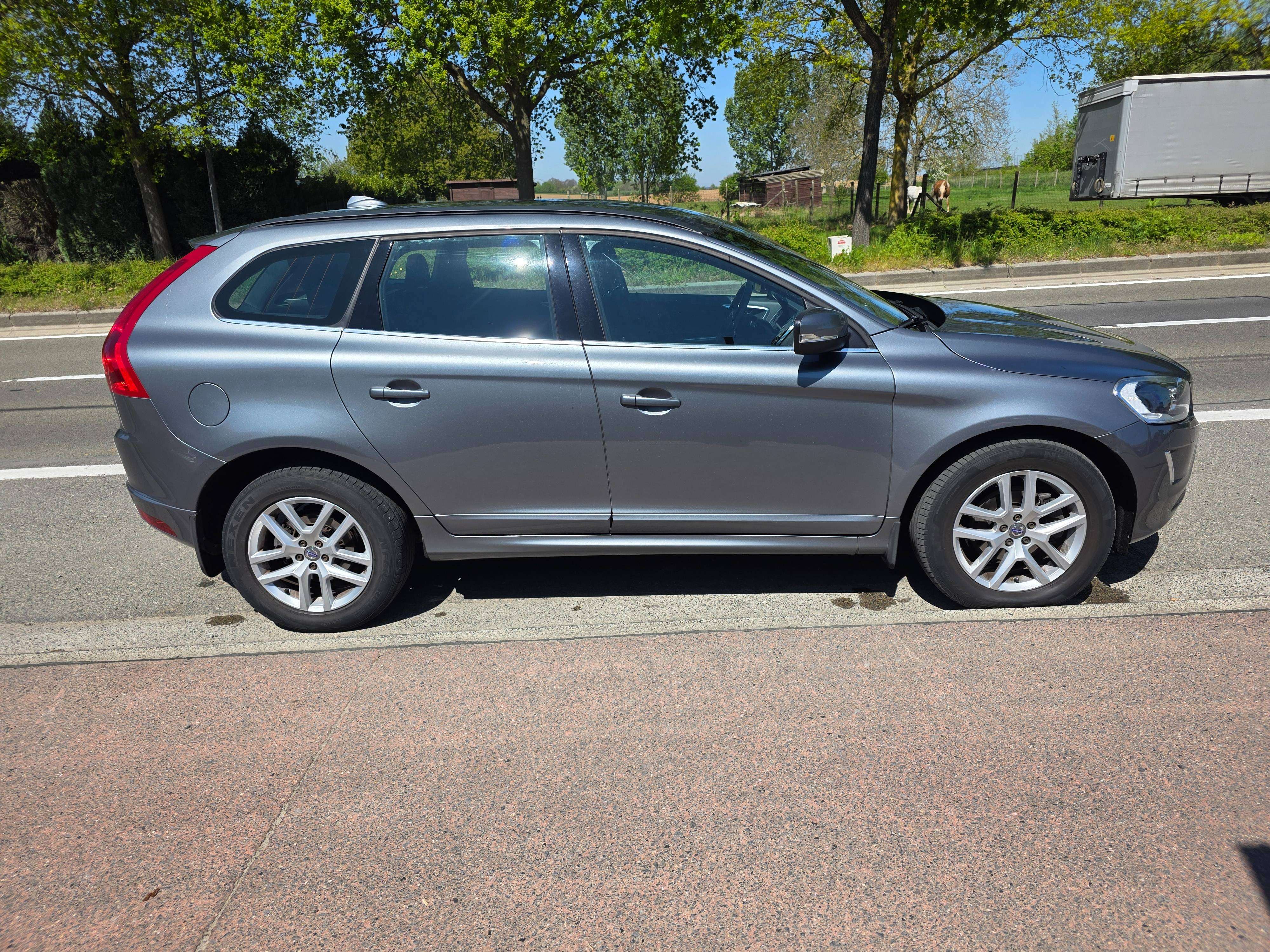 Volvo XC60 2.4 D4 4WD Geartronic 1°EIG. PERFECTE STAAT MET VEEL OPTIES !!