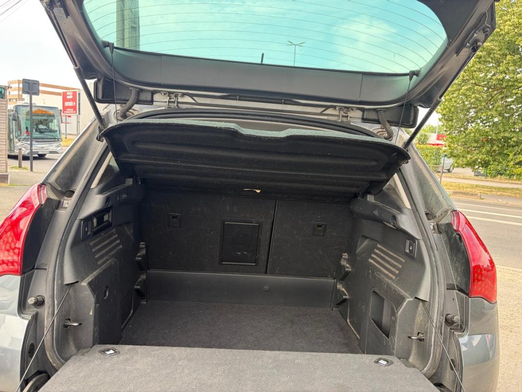 Peugeot 3008 2011 1.6L HDI 112ch Confort Pack Carnet d entretien RÉGULATEUR RADARS PAYER EN 3Fois