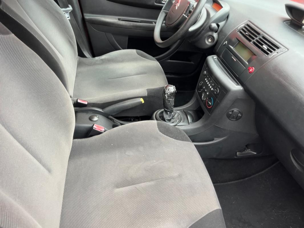 Citroen C4 1.6L HDI 90 CH IDEAL JEUNE CONDUCTEUR - ENTIÈREMENT RÉVISÉE ET GARANTIE PENDANT 12 MOIS