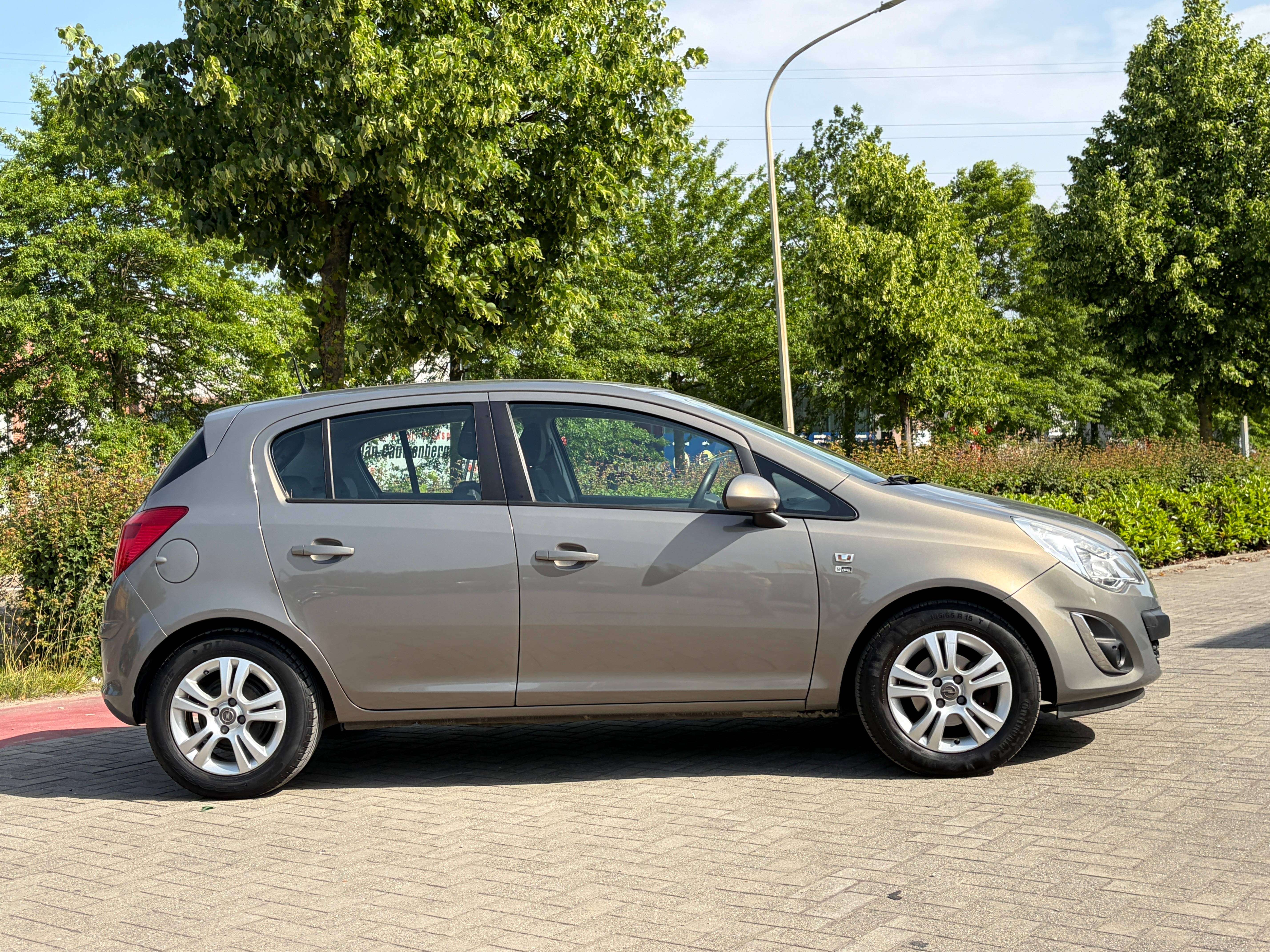Opel Corsa 1.2i 5-drs **slechts 50.000km** Airco, Alu velgen, 1j garantie