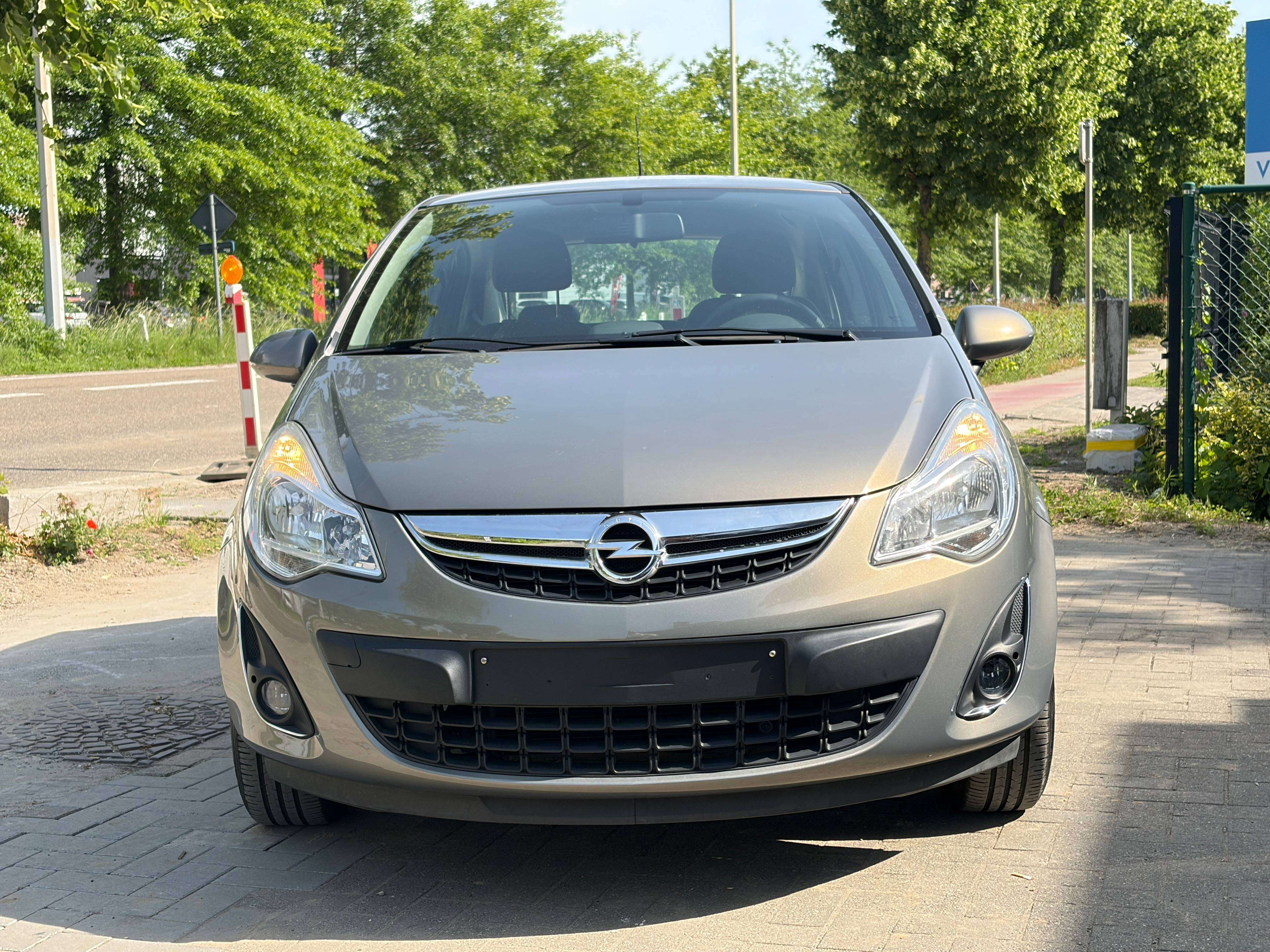 Opel Corsa 1.2i 5-drs **slechts 50.000km** Airco, Alu velgen, 1j garantie