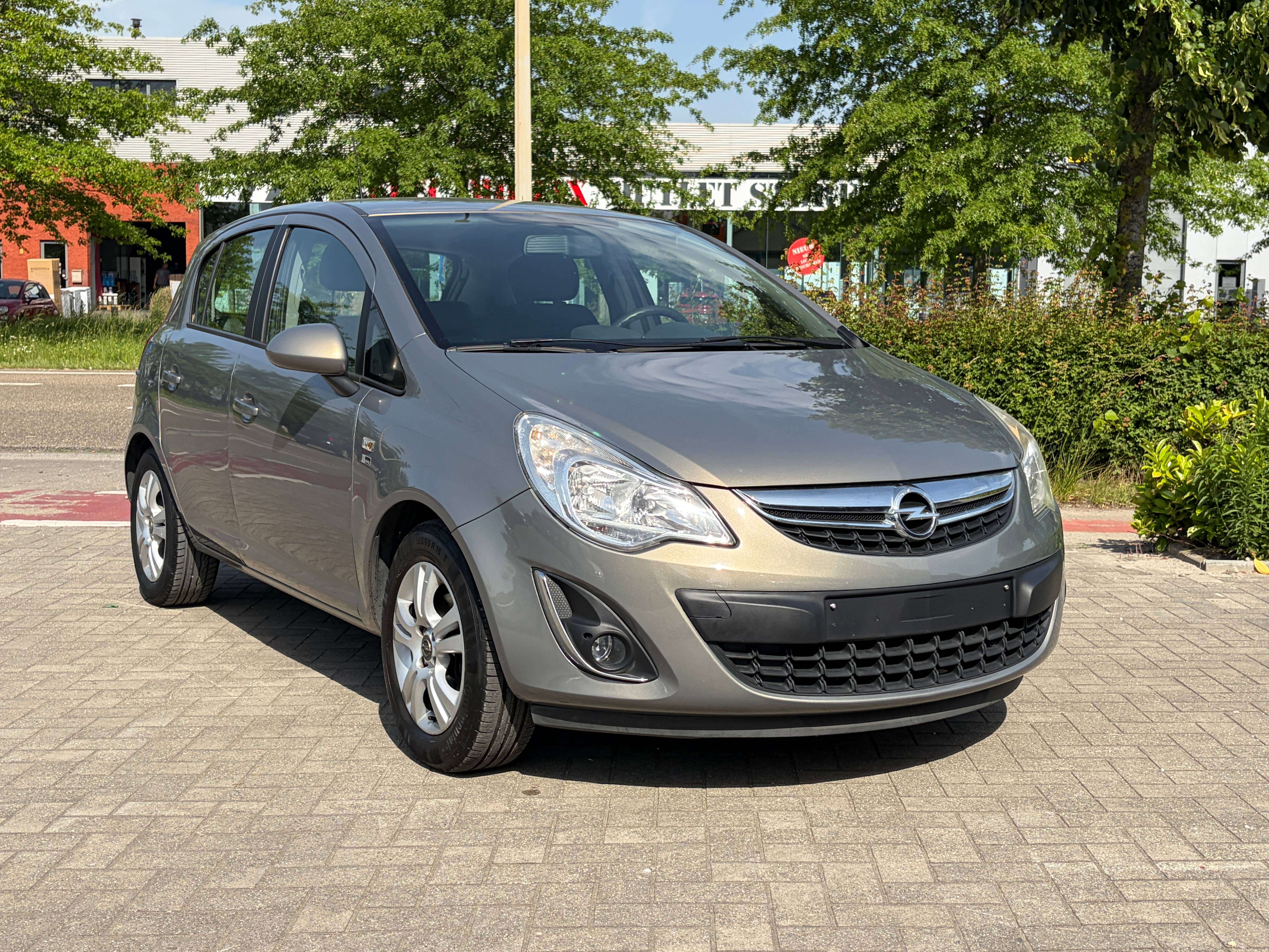 Opel Corsa 1.2i 5-drs **slechts 50.000km** Airco, Alu velgen, 1j garantie