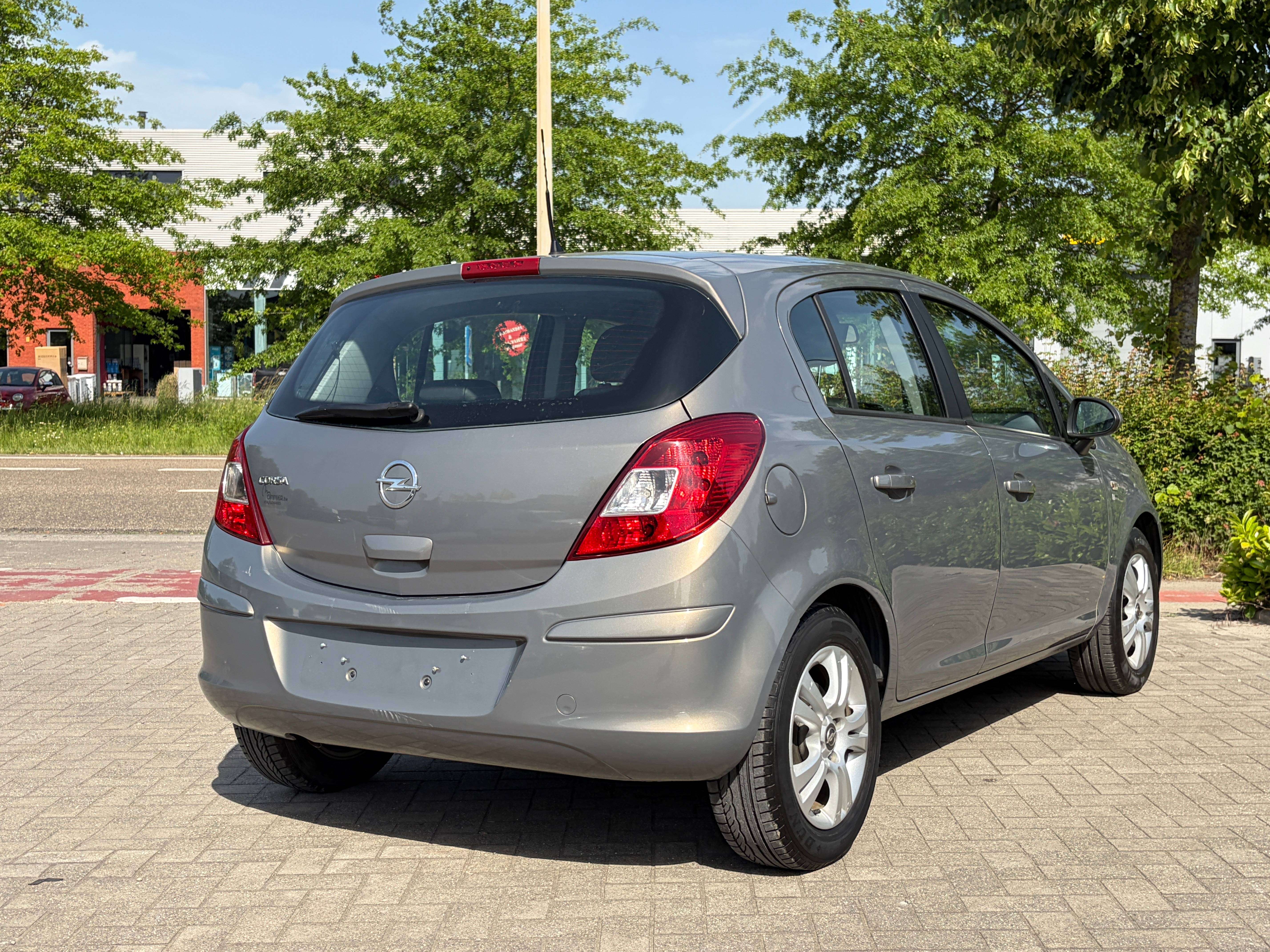 Opel Corsa 1.2i 5-drs **slechts 50.000km** Airco, Alu velgen, 1j garantie