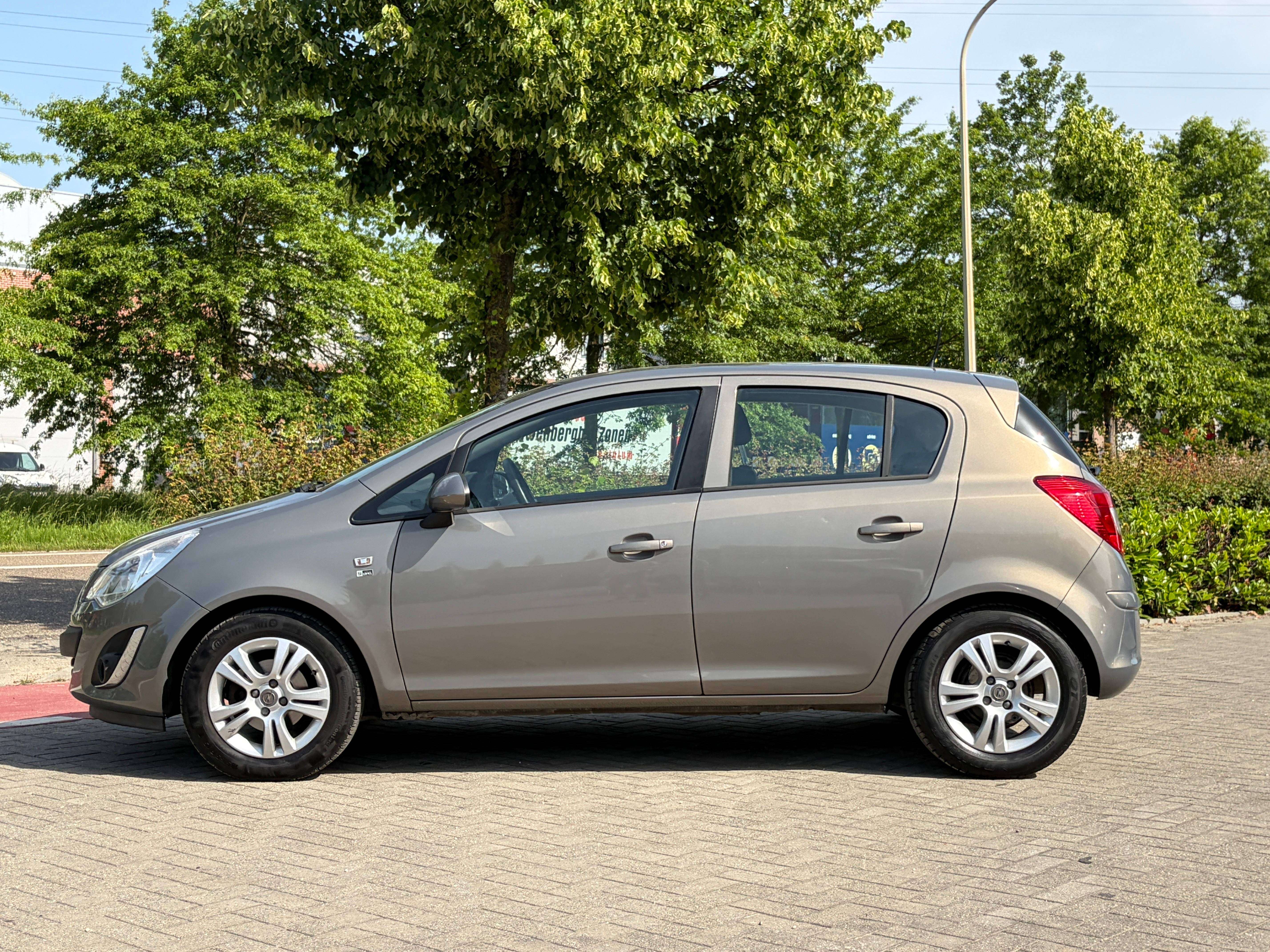 Opel Corsa 1.2i 5-drs **slechts 50.000km** Airco, Alu velgen, 1j garantie