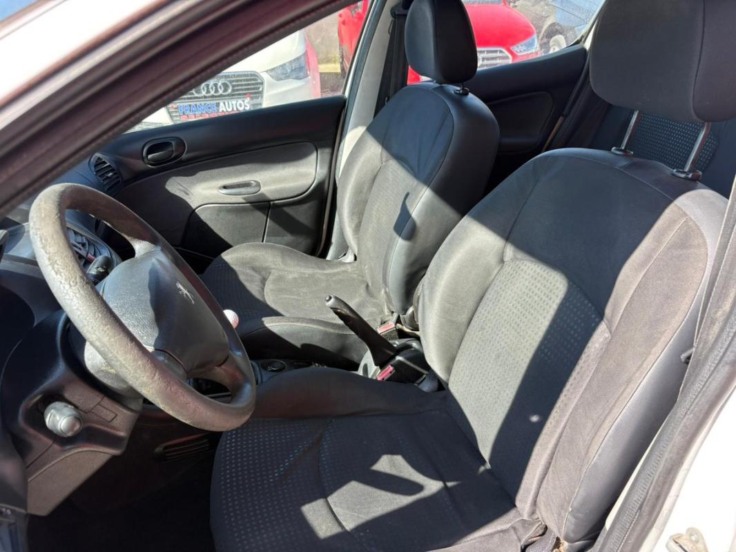 Peugeot 206+ 1.1i 60CH ESSENCE DE 2009 - ENTIÈREMENT RÉVISÉE & GARANTIE 12 MOIS