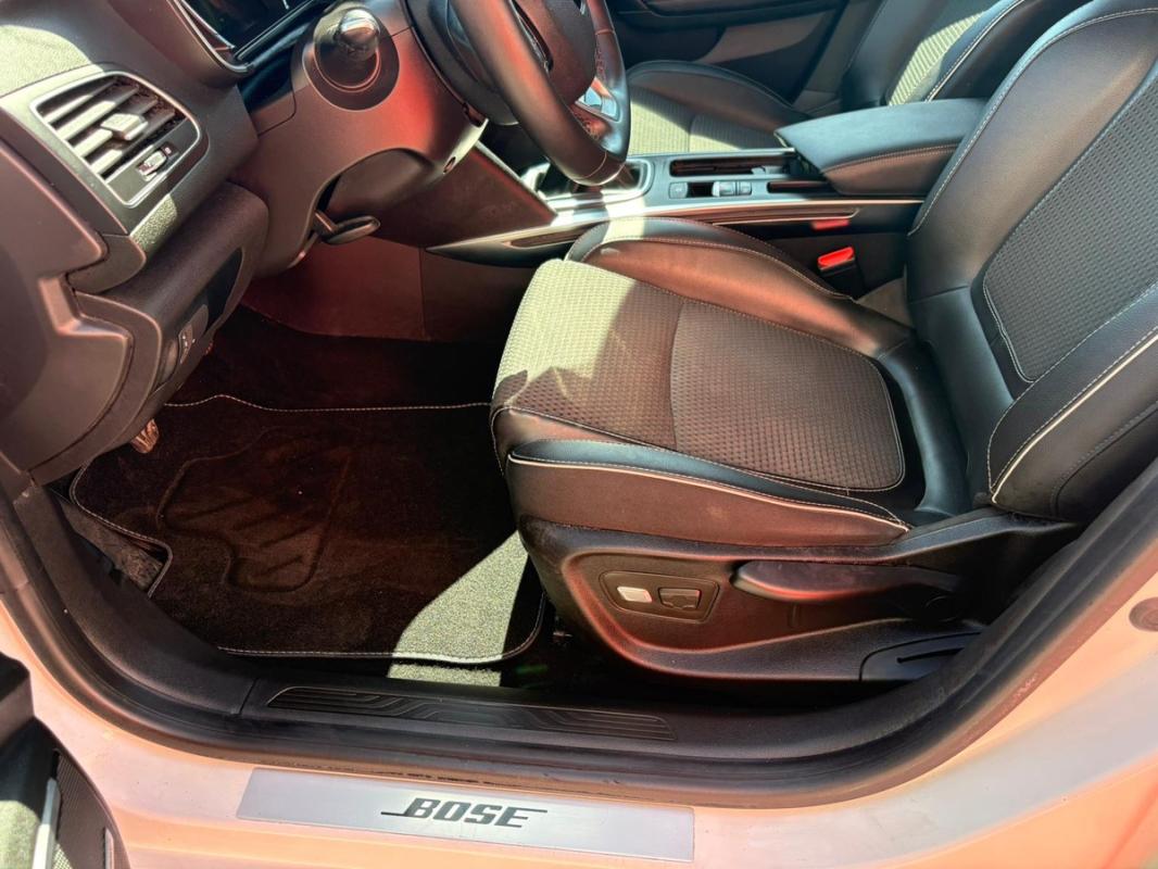 Renault Megane IV BOSE 1.2L TCE 132CH MAGNIFIQUE - ENTIÈREMENT RÉVISÉE ET GARANTIE 12 MOIS EN EUROPE