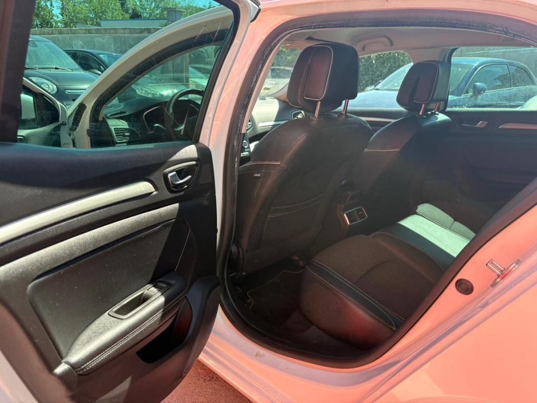 Renault Megane IV BOSE 1.2L TCE 132CH MAGNIFIQUE - ENTIÈREMENT RÉVISÉE ET GARANTIE 12 MOIS EN EUROPE