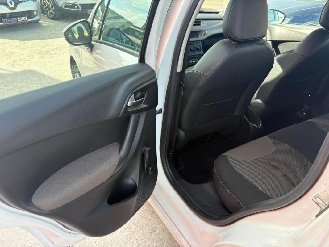 Citroen C3 3eme génération 1.4L HDI 68 CH - ENTIÈREMENT RÉVISÉE & GARANTIE TRÈS PROPRE distri neuve