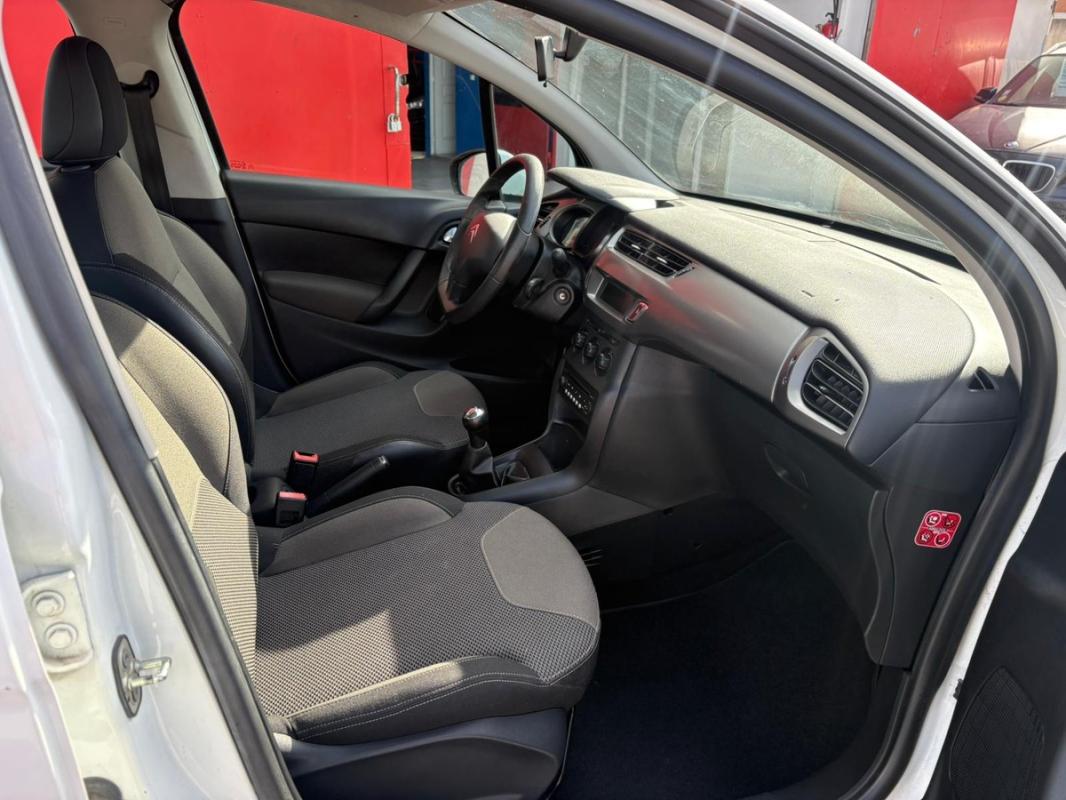 Citroen C3 3eme génération 1.4L HDI 68 CH - ENTIÈREMENT RÉVISÉE & GARANTIE TRÈS PROPRE distri neuve