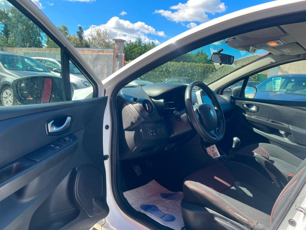 Renault Clio IV 1.2i 73 CH ESSENCE PHASE 1 - ENTIÈREMENT RÉVISÉE & GARANTIE 12 MOIS EN EUROPE