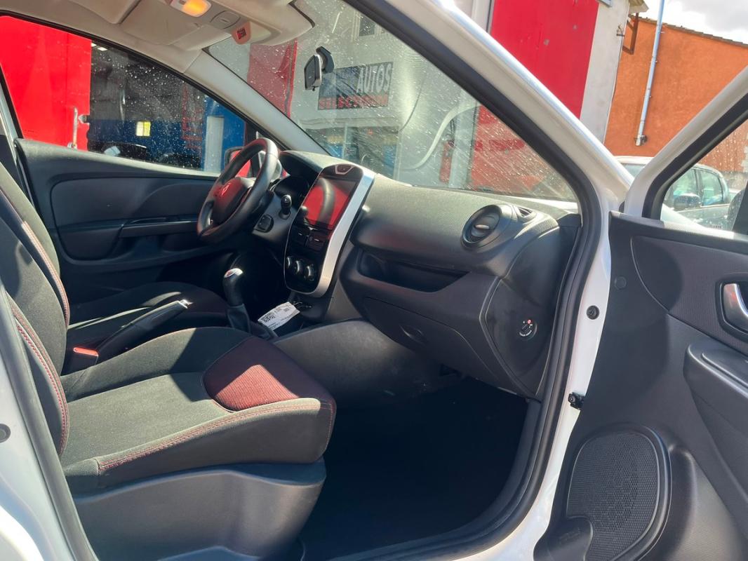 Renault Clio IV 1.2i 73 CH ESSENCE PHASE 1 - ENTIÈREMENT RÉVISÉE & GARANTIE 12 MOIS EN EUROPE