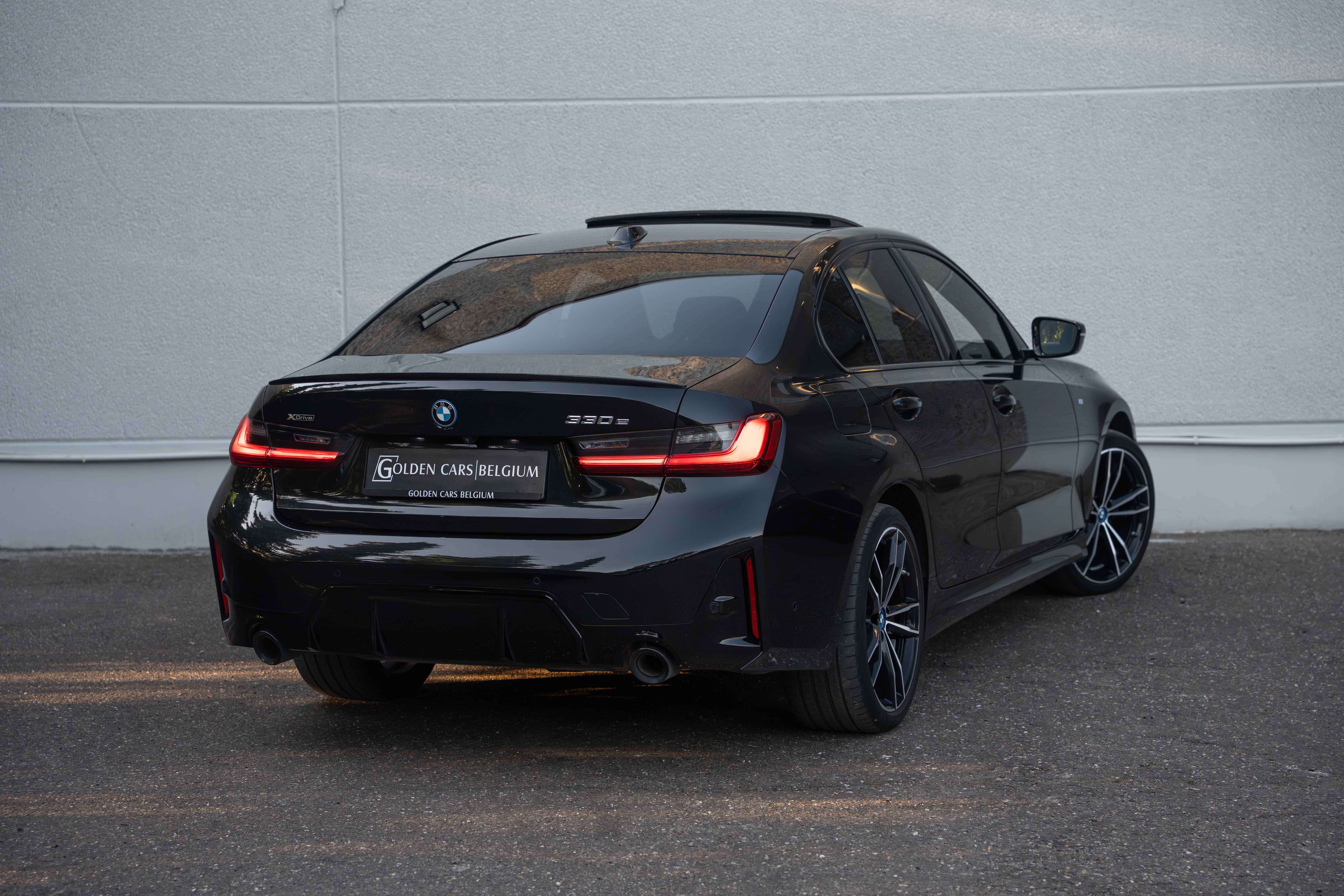BMW 330 e xDrive M-SPORT/OPENDAK/LED/ACC/HUD/WIDESCREEN/KEYLESS/CAMERA/FABRIEKSGARANTIE