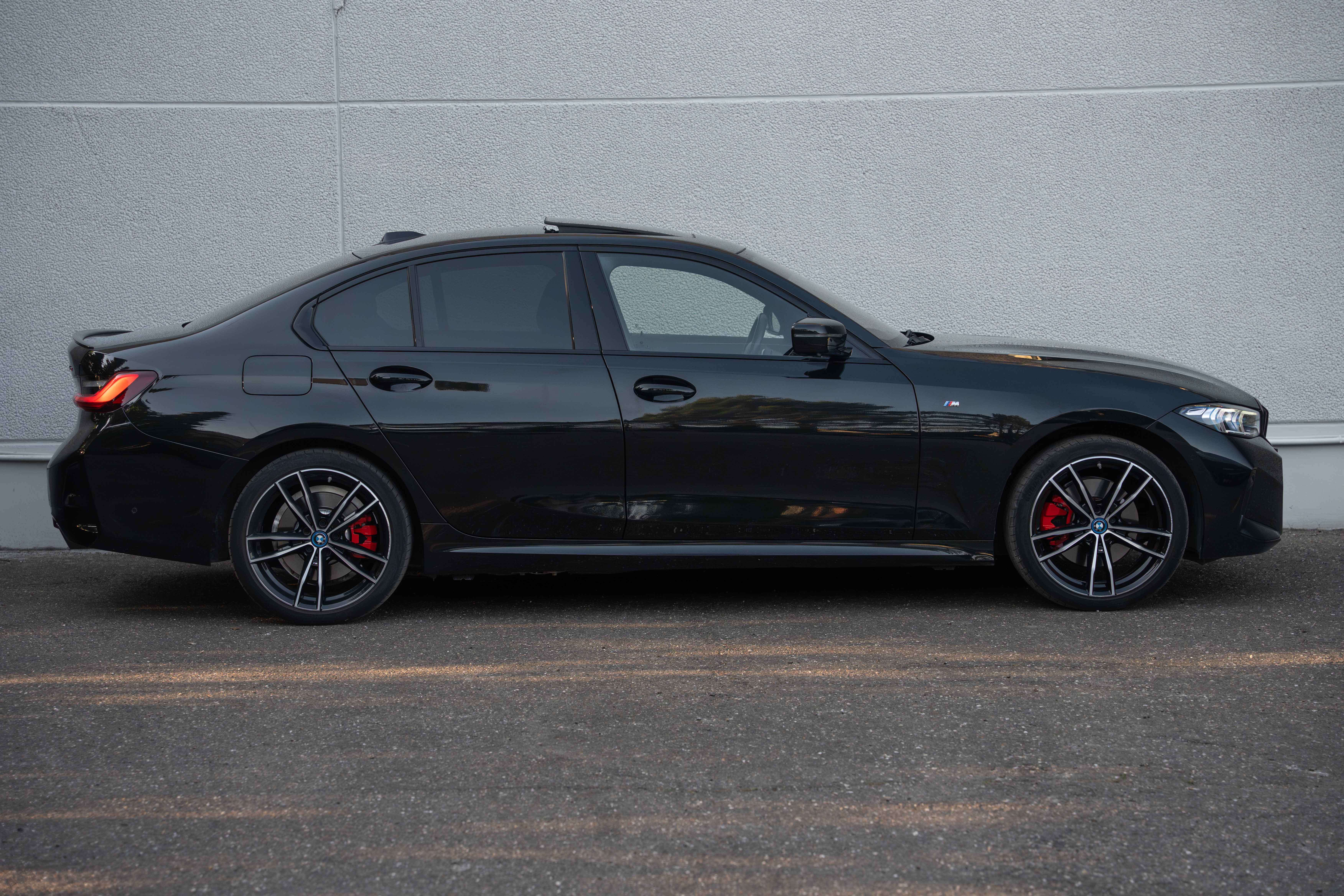 BMW 330 e xDrive M-SPORT/OPENDAK/LED/ACC/HUD/WIDESCREEN/KEYLESS/CAMERA/FABRIEKSGARANTIE