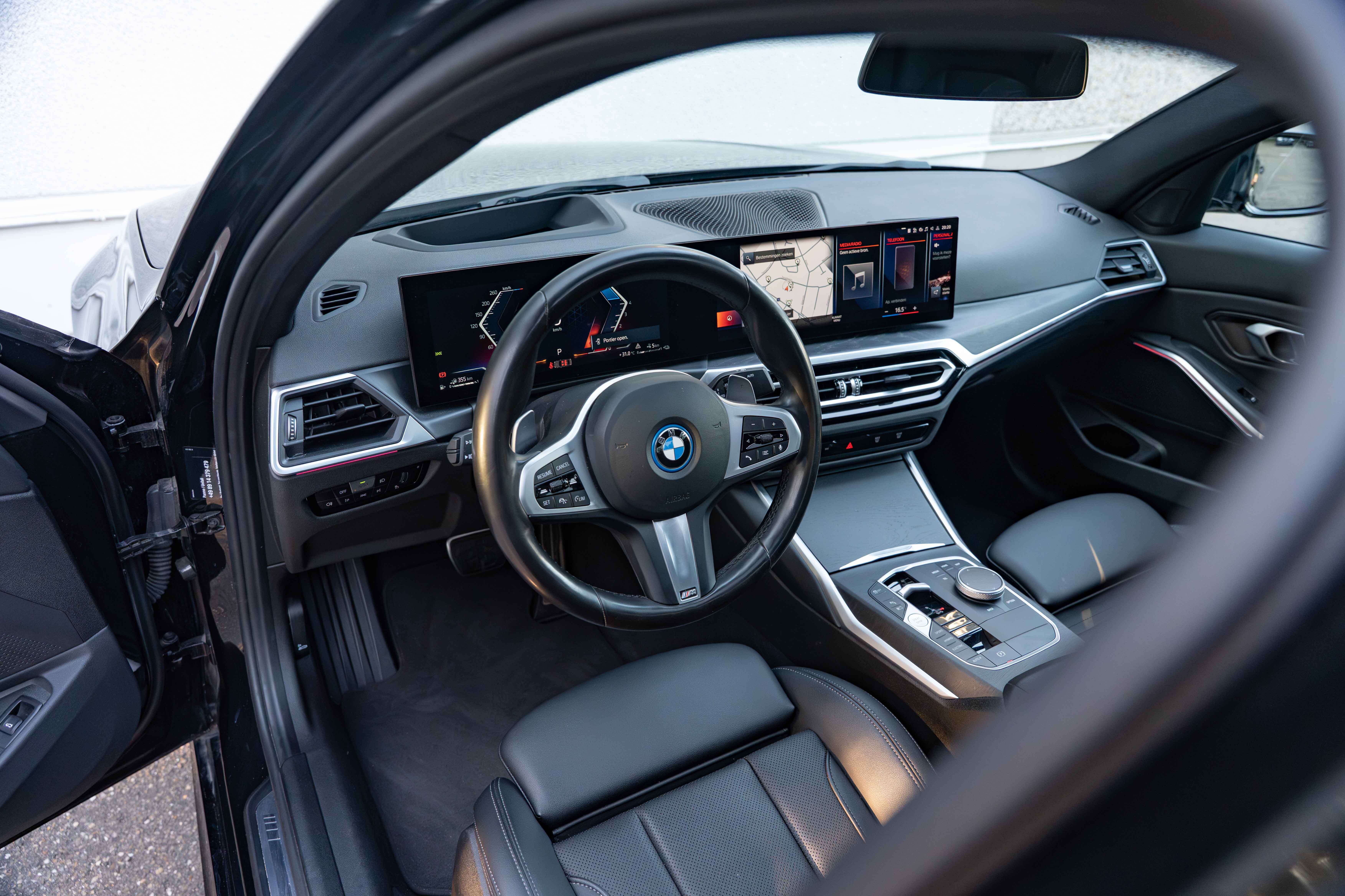 BMW 330 e xDrive M-SPORT/OPENDAK/LED/ACC/HUD/WIDESCREEN/KEYLESS/CAMERA/FABRIEKSGARANTIE