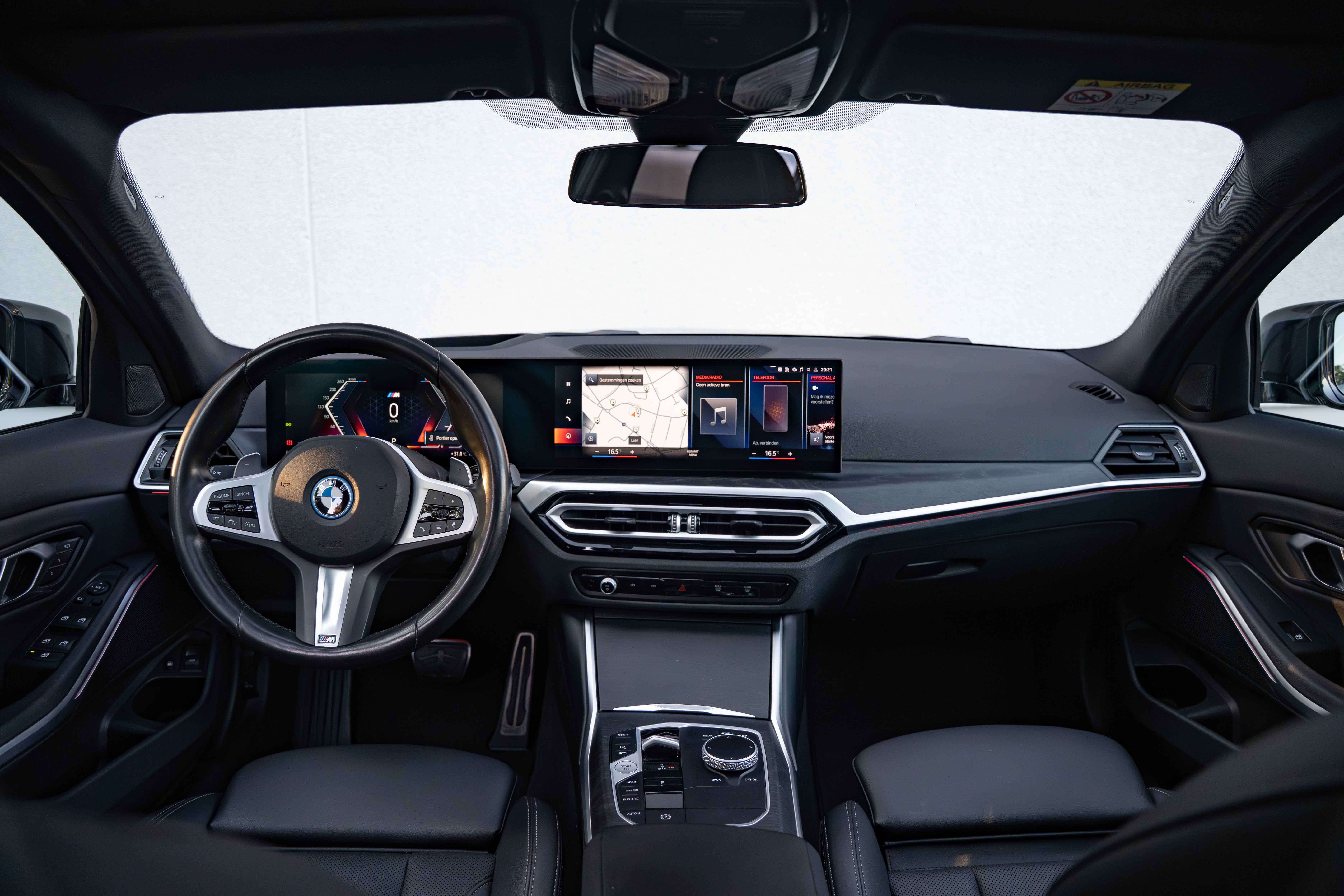 BMW 330 e xDrive M-SPORT/OPENDAK/LED/ACC/HUD/WIDESCREEN/KEYLESS/CAMERA/FABRIEKSGARANTIE