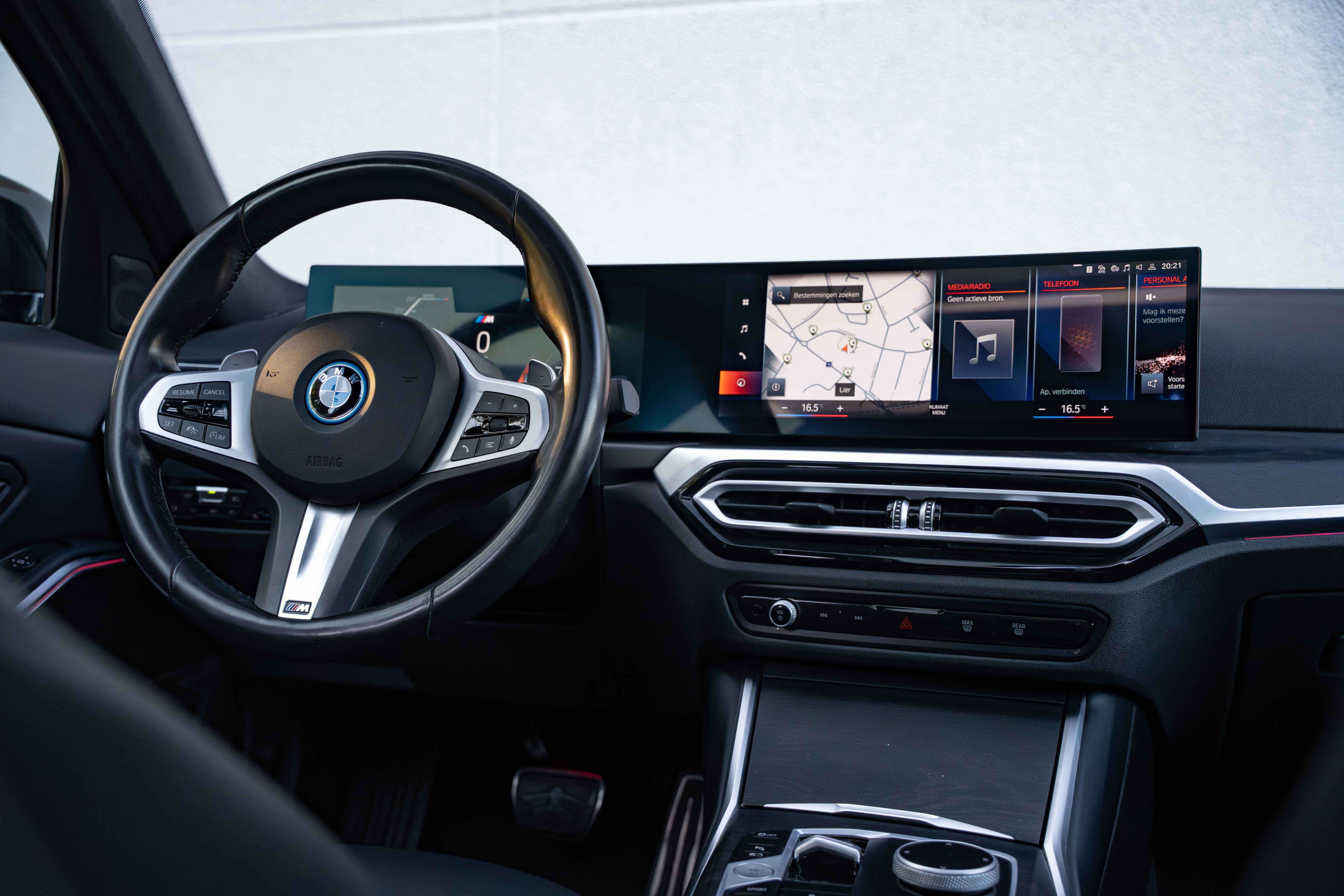 BMW 330 e xDrive M-SPORT/OPENDAK/LED/ACC/HUD/WIDESCREEN/KEYLESS/CAMERA/FABRIEKSGARANTIE
