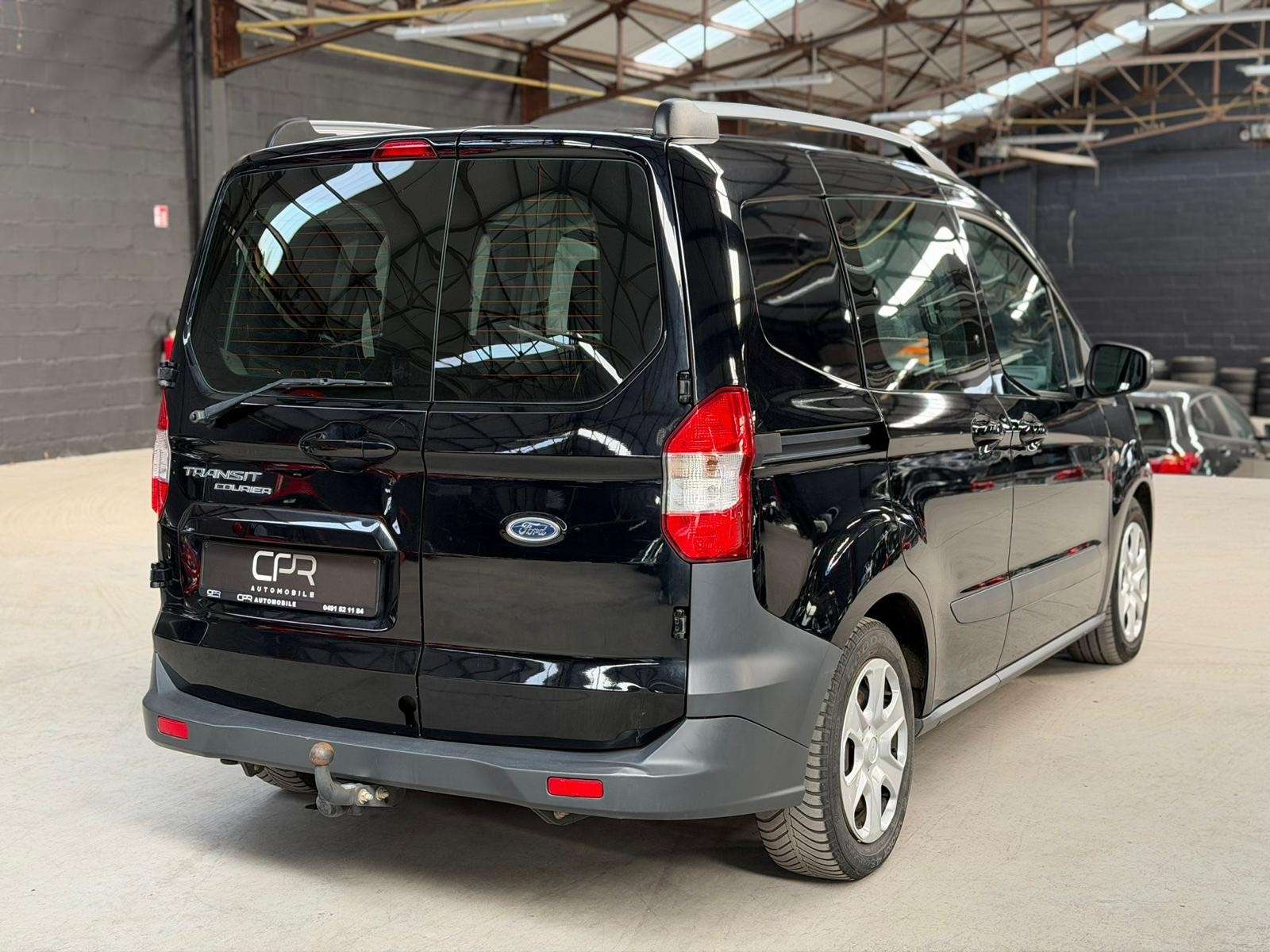 Ford Transit Courier 1.0 i * 5 PLACES * CLIM * ATT REMORQUE * GARANTIE